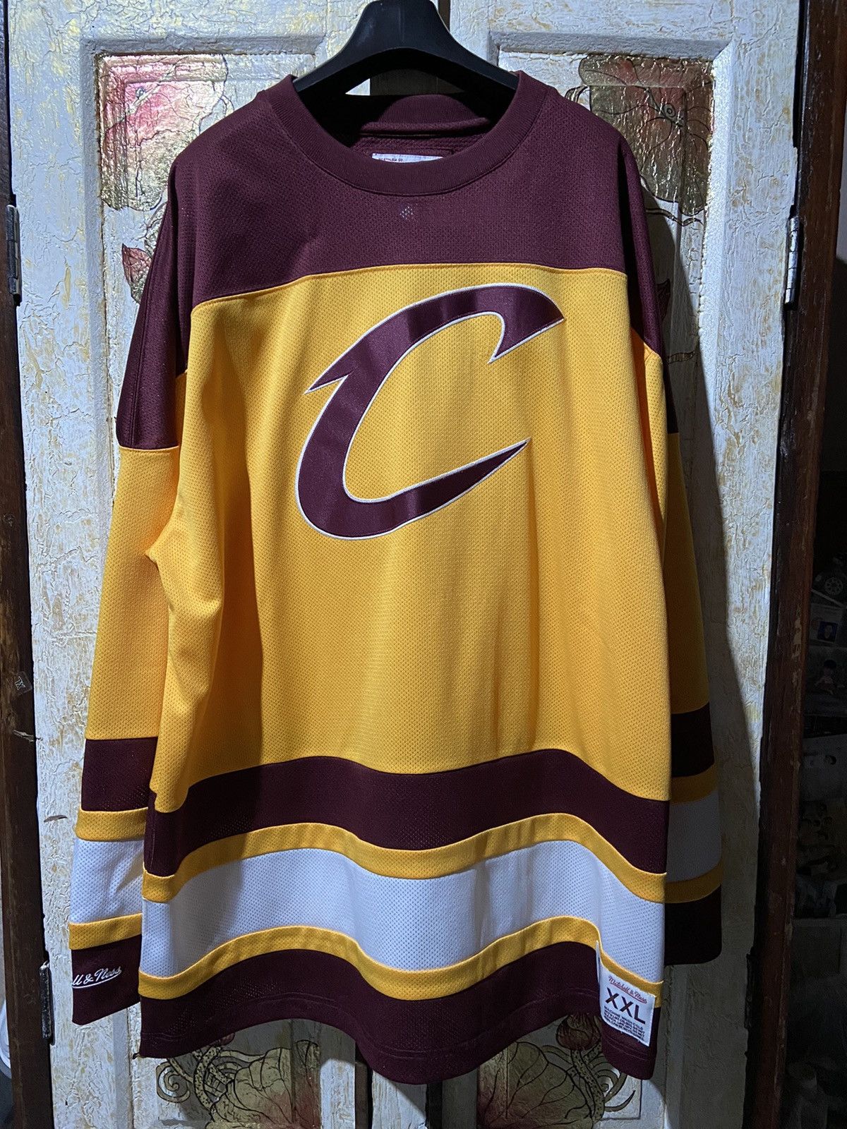 image of Hype x Mitchell Ness Mitchell And Ness Cleveland Cavaliers Mesh Jersey Size Xxl in Red/White, Men's