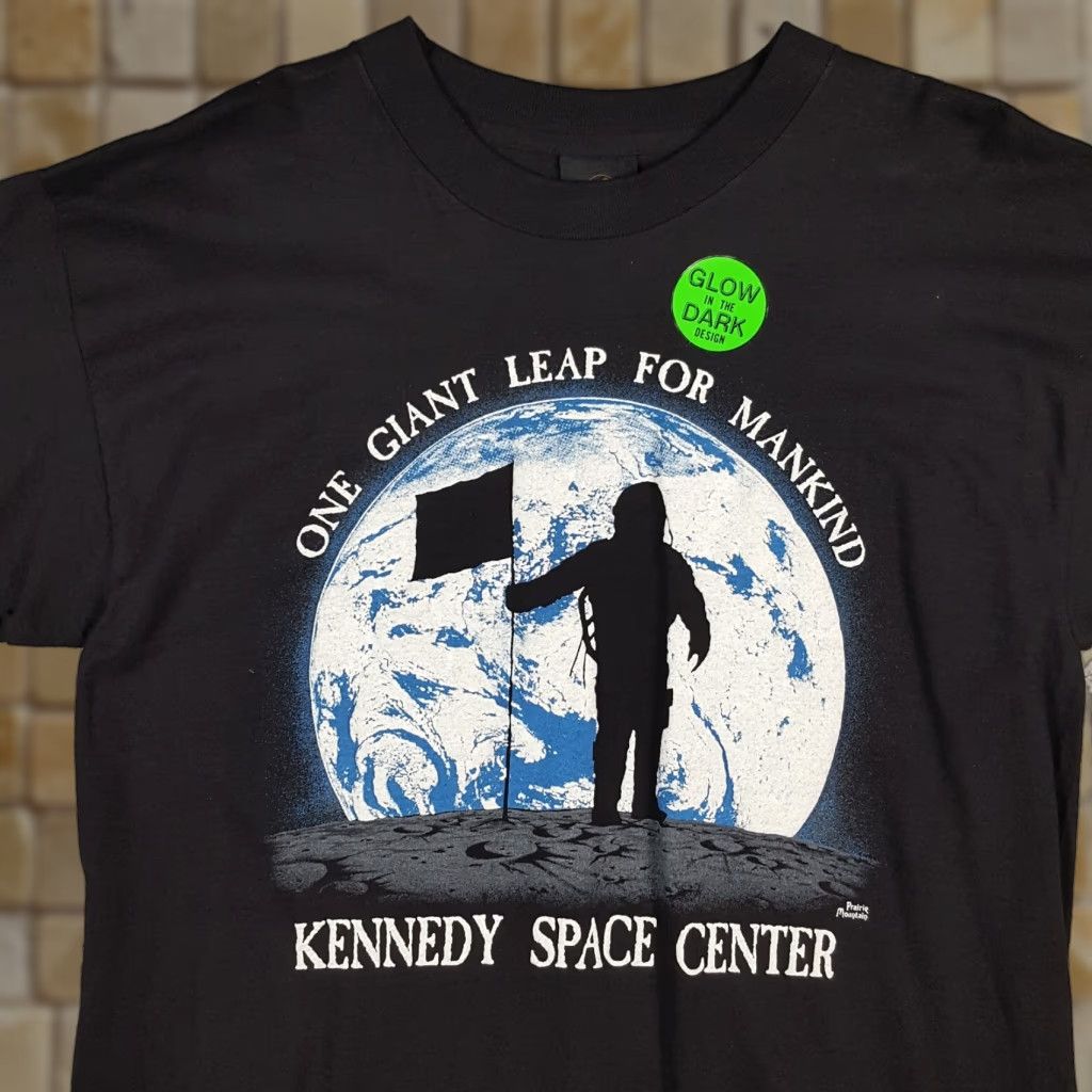 Vintage VINTAGE Kennedy Space Center Astronaut Moon Earth T Shirt Large 90s Retro Glow in the Dark Prairie Mountain Men Black Cotton Embroidered Logo US Size US L / EU 52-54 / 3 - 1 Thumbnail