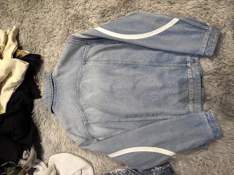 Valentino Valentino A large logo denim jacket on the chest Size US S / EU 44-46 / 1 - 5 Thumbnail