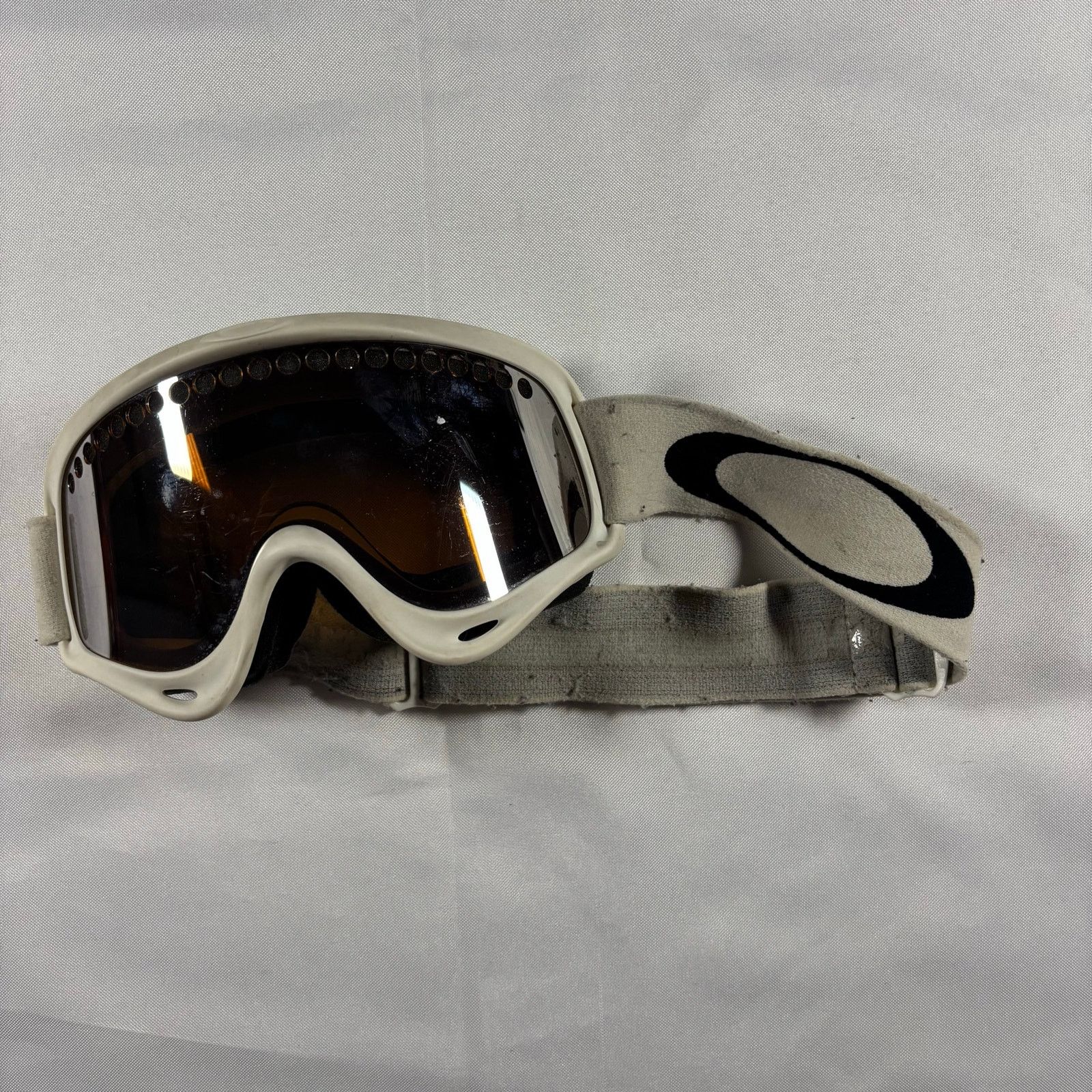 Oakley Vintage Oakley O-Frame Ski Goggles White Strap Silver Read Size ONE SIZE - 1 Thumbnail