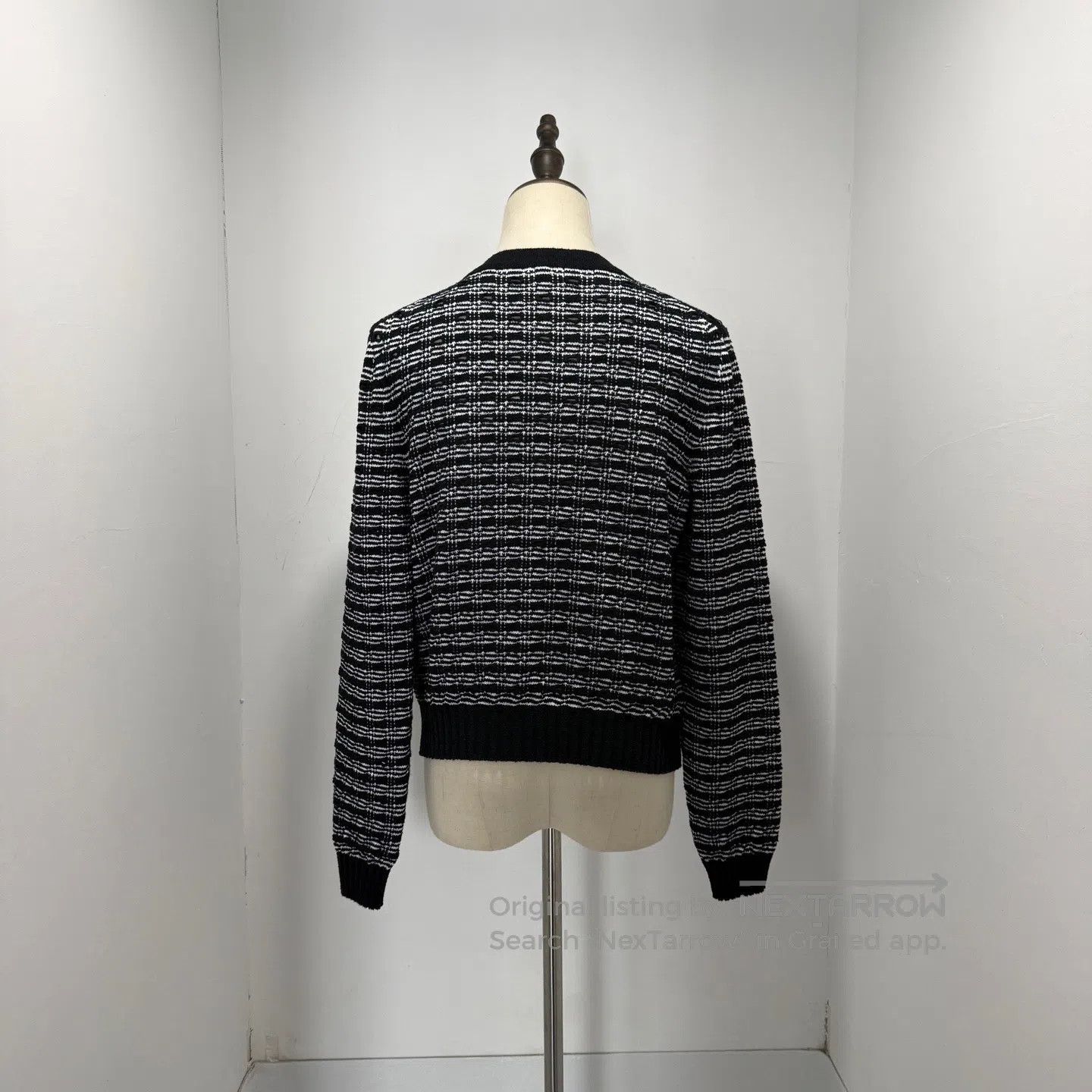 Chanel Chanel Black and white striped enamel button knit cardigan Size XS / US 0-2 / IT 36-38 - 2 Thumbnail