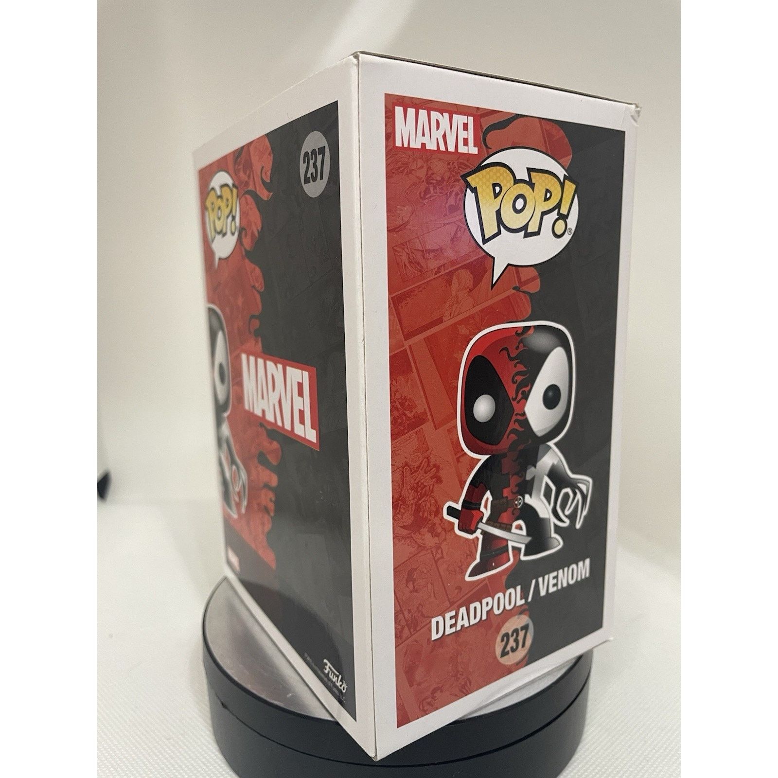 Marvel Comics Funko Pop! Deadpool / Venom (Metallic) - PIAB Exclusive 237 Size ONE SIZE - 7 Thumbnail