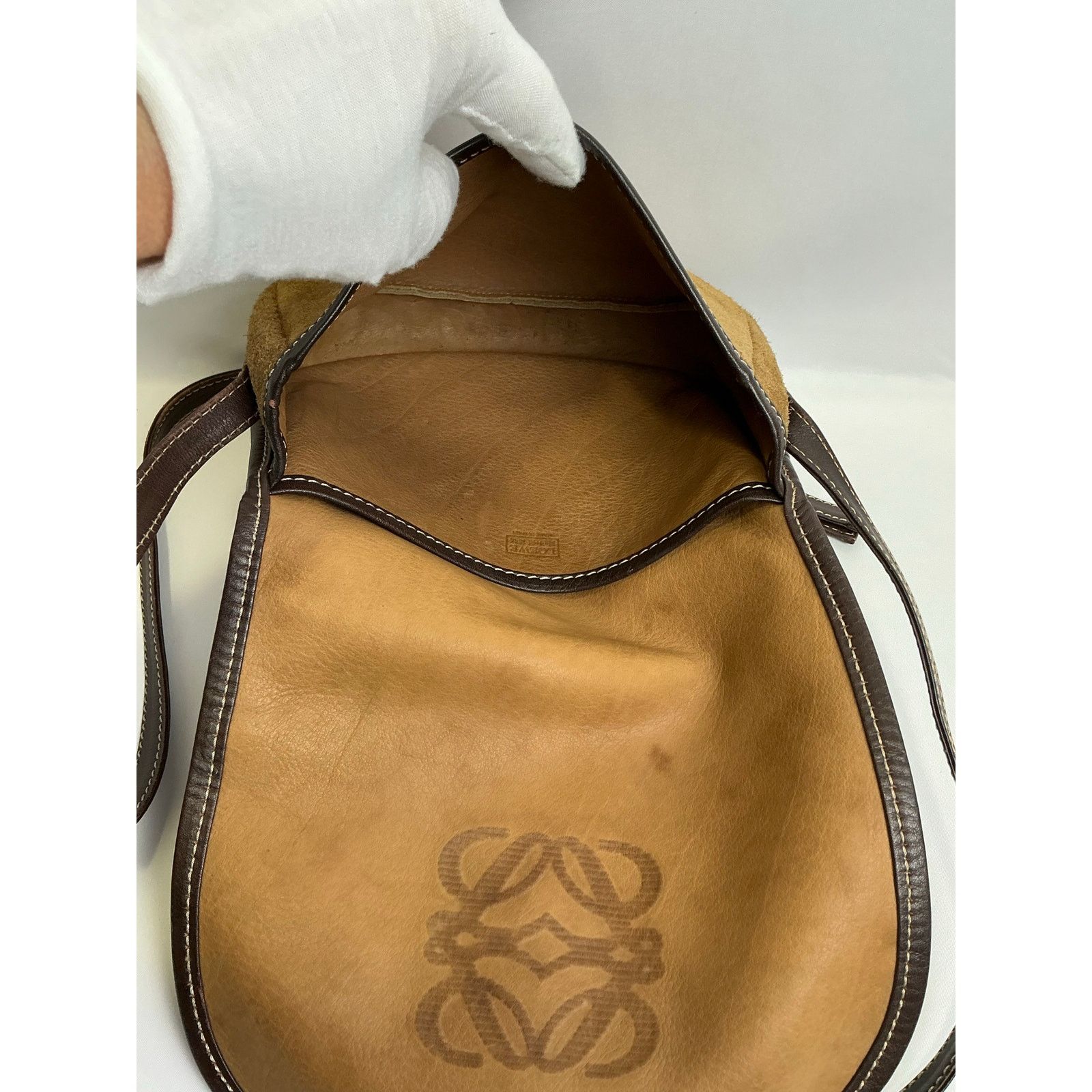 Loewe Vintage Loewe Crossbody Anagram Shoulder Bag Suede Leather Size ONE SIZE - 12 Thumbnail