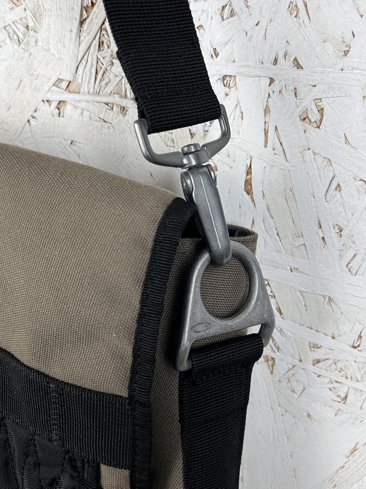 Oakley Vintage Oakley Messenger Laptop Software Crossbody Messenger Size ONE SIZE - 4 Thumbnail