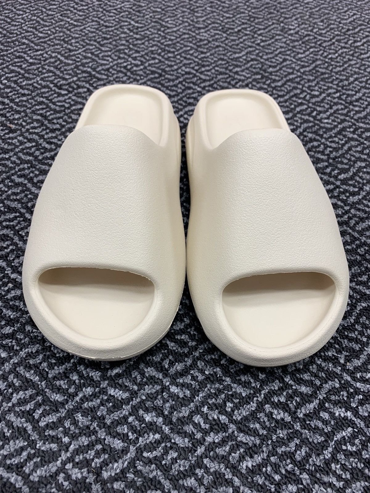 Yeezy Slide US7 No box Bone white outlet brand new