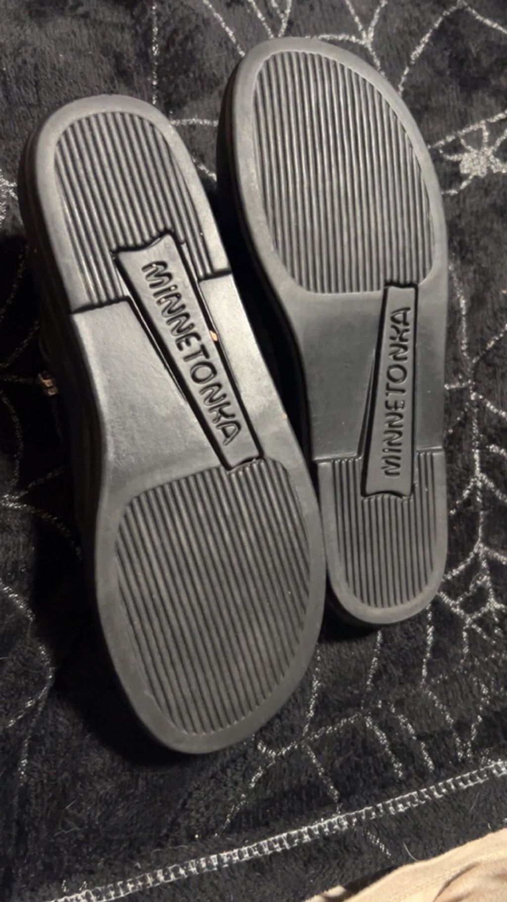 Minnetonka Minnetonka Black Leather Clogs with Silver Accents Size 5.5 Size US 5.5 / IT 35.5 - 4 Thumbnail