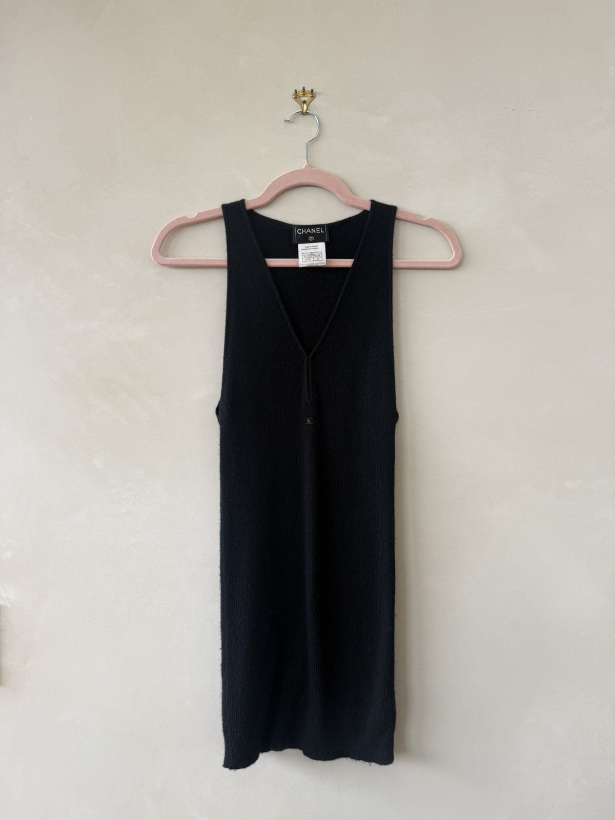 Chanel Vintage black cashmere chanel tank top Size XS / US 0-2 / IT 36-38 - 2 Thumbnail