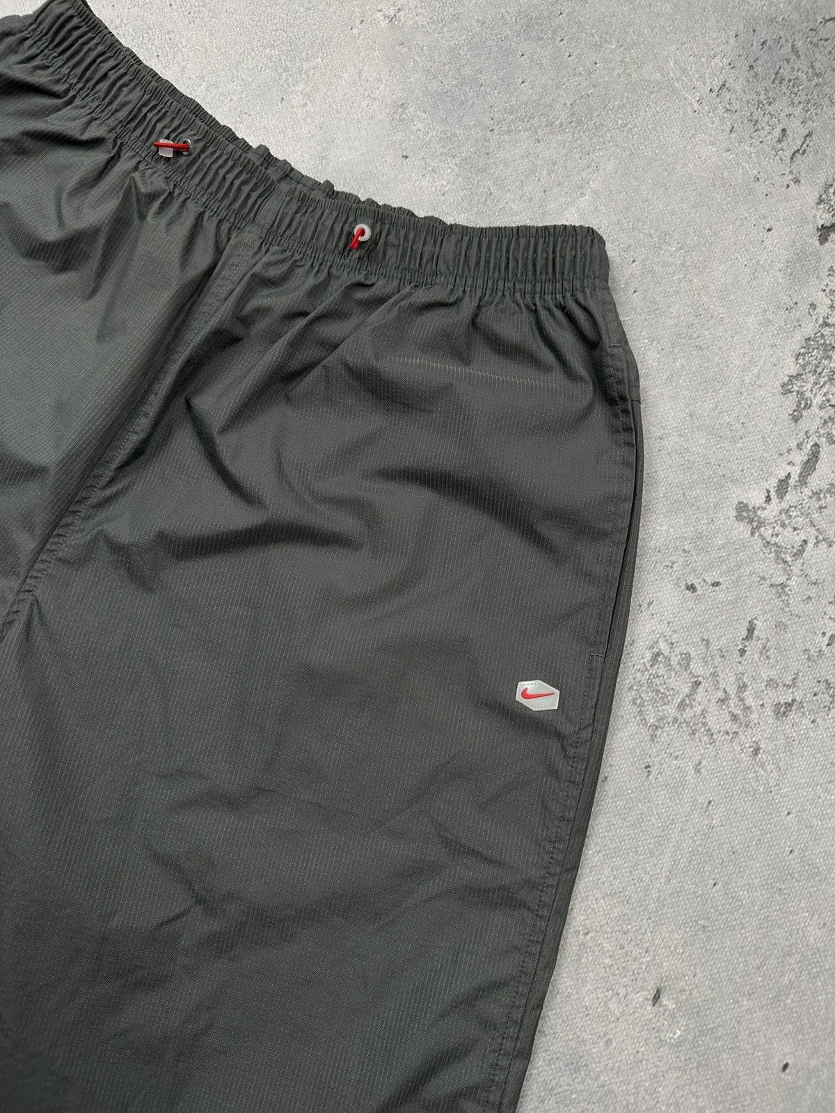 Nike Vintage Nike Ripstop Nylon Shorts TN Gray Red Swoosh 90s Y2K Size US 34 / EU 50 - 12 Thumbnail
