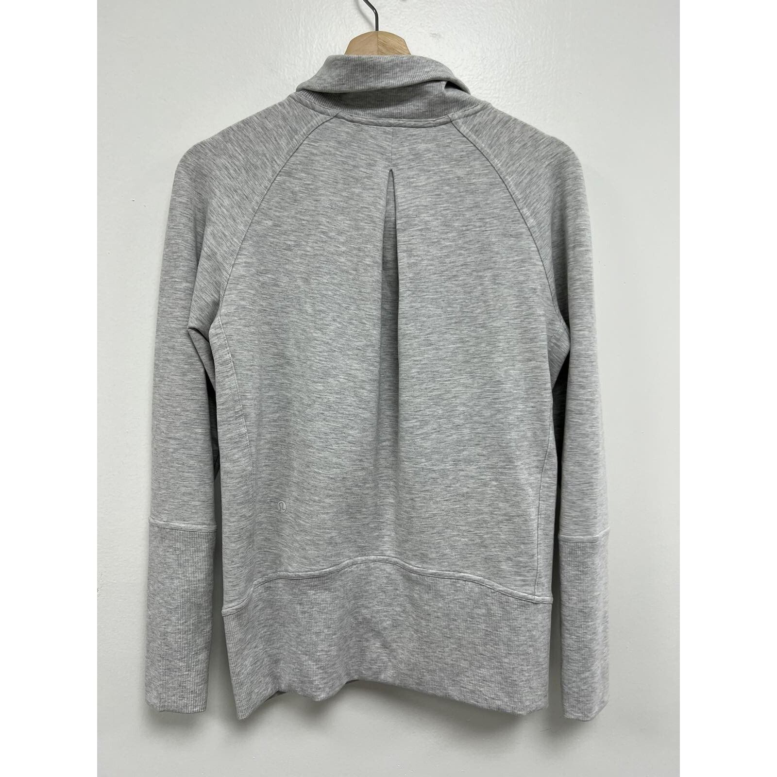 Lululemon Lululemon Women High Lines Cowl Neck Pullover Size 4 A001479 Size S / US 4 / IT 40 - 5 Thumbnail