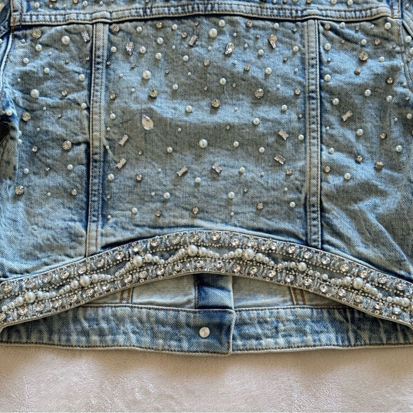 Alice + Olivia NWOT! Alice + Olivia Nelson Embellished Denim Jacket Size XS Size XS / US 0-2 / IT 36-38 - 9 Thumbnail