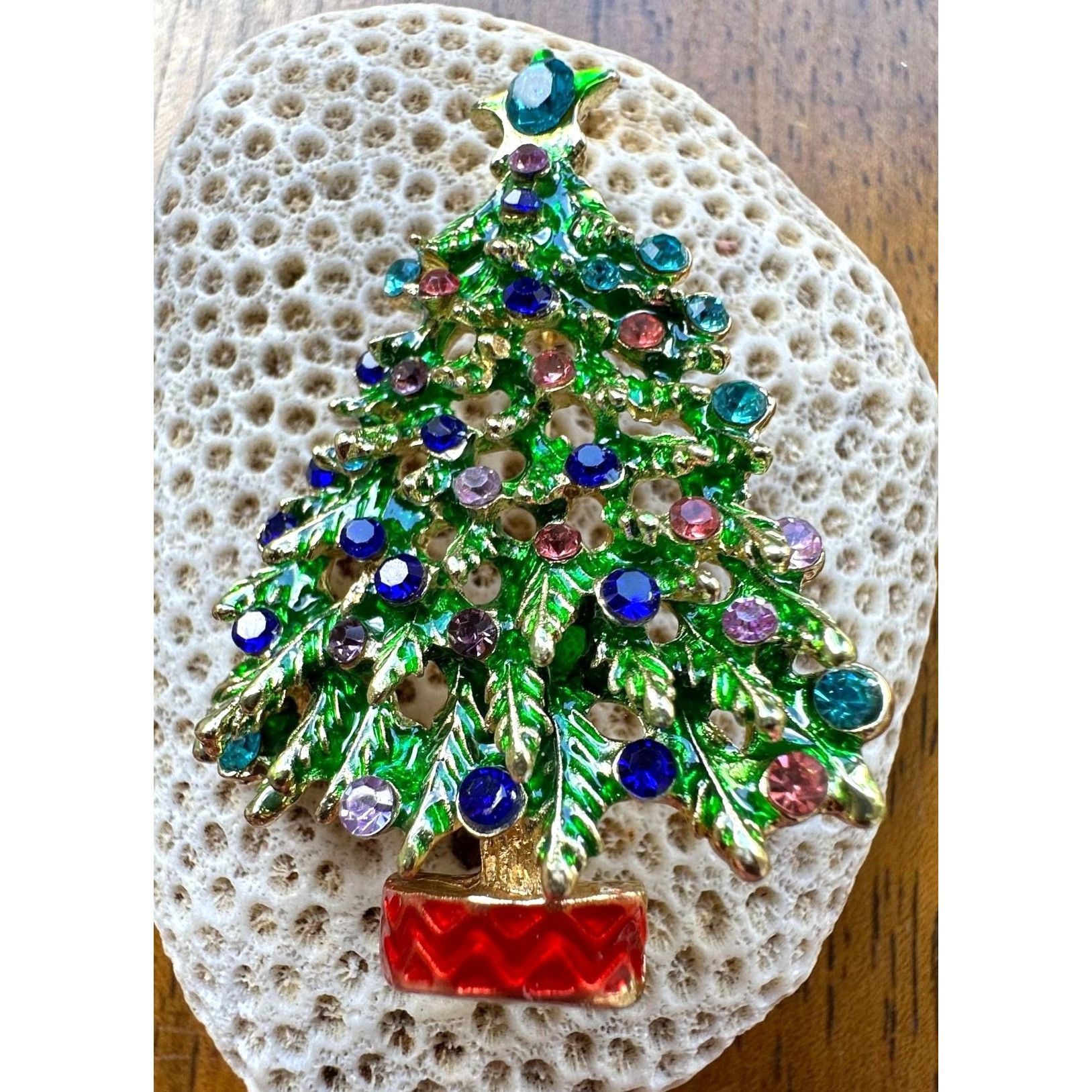 Handmade Christmas at Graceland Brooch Pin New Elvis Blue Sapphire Cr Size ONE SIZE - 6 Thumbnail