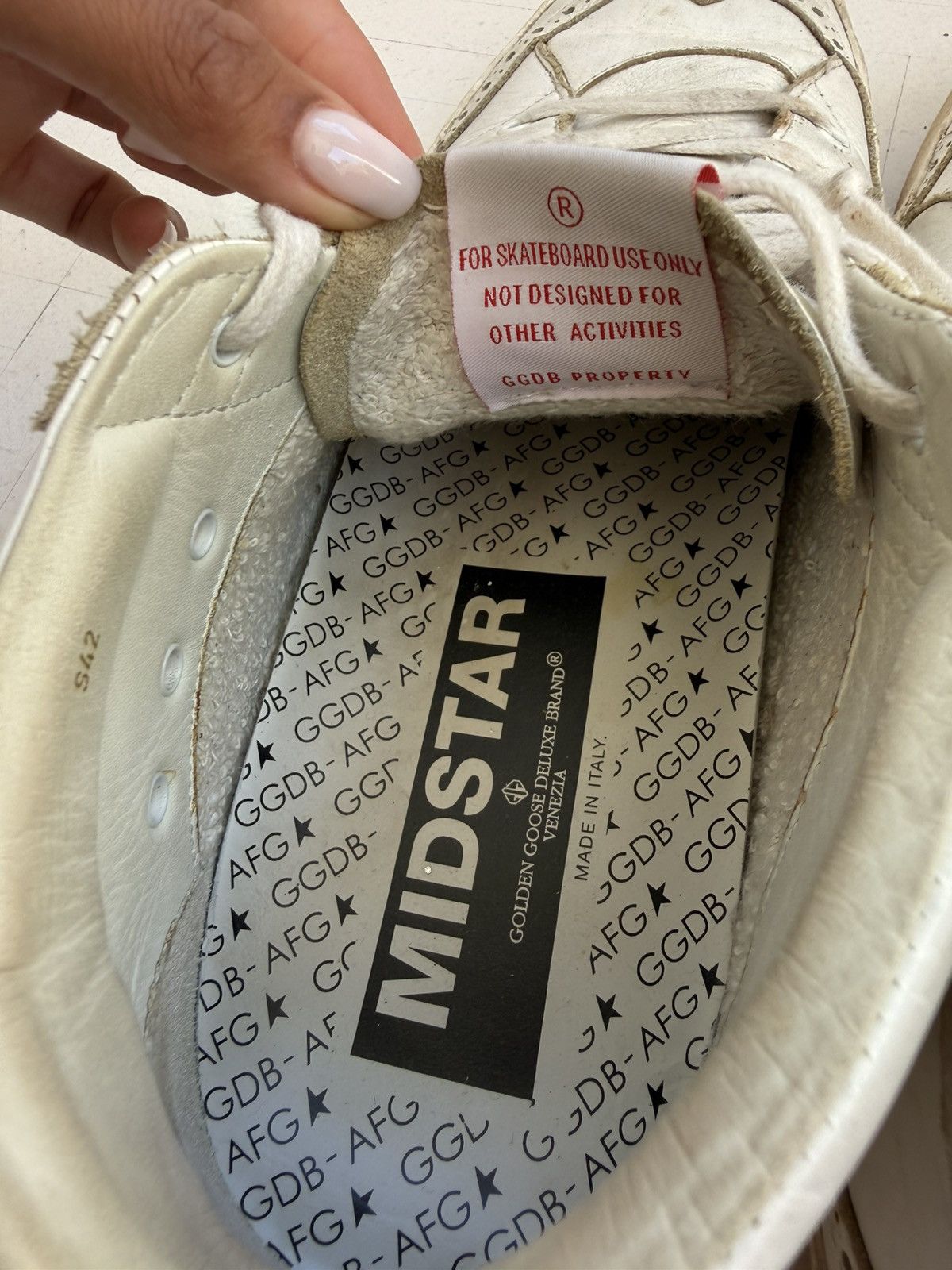 Golden Goose Golden Goose mid star - barely used Size US 9 / EU 42 - 14 Thumbnail