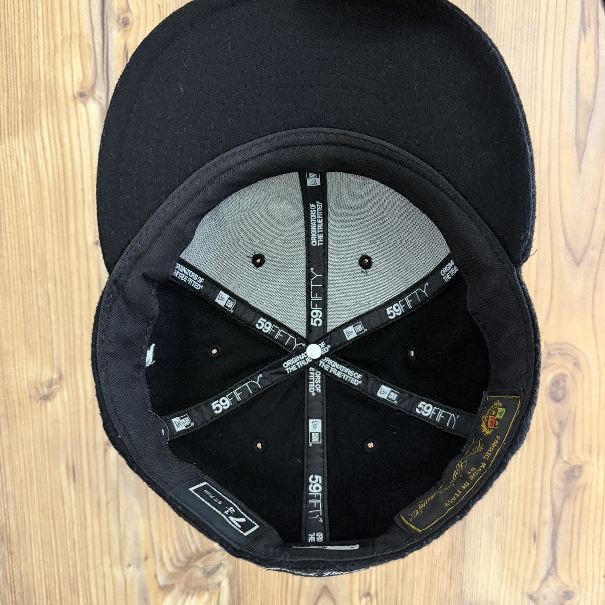 Supreme Supreme New Era Logo Hat Fitted Cap 7 1/4 Size 28 - 6 Thumbnail