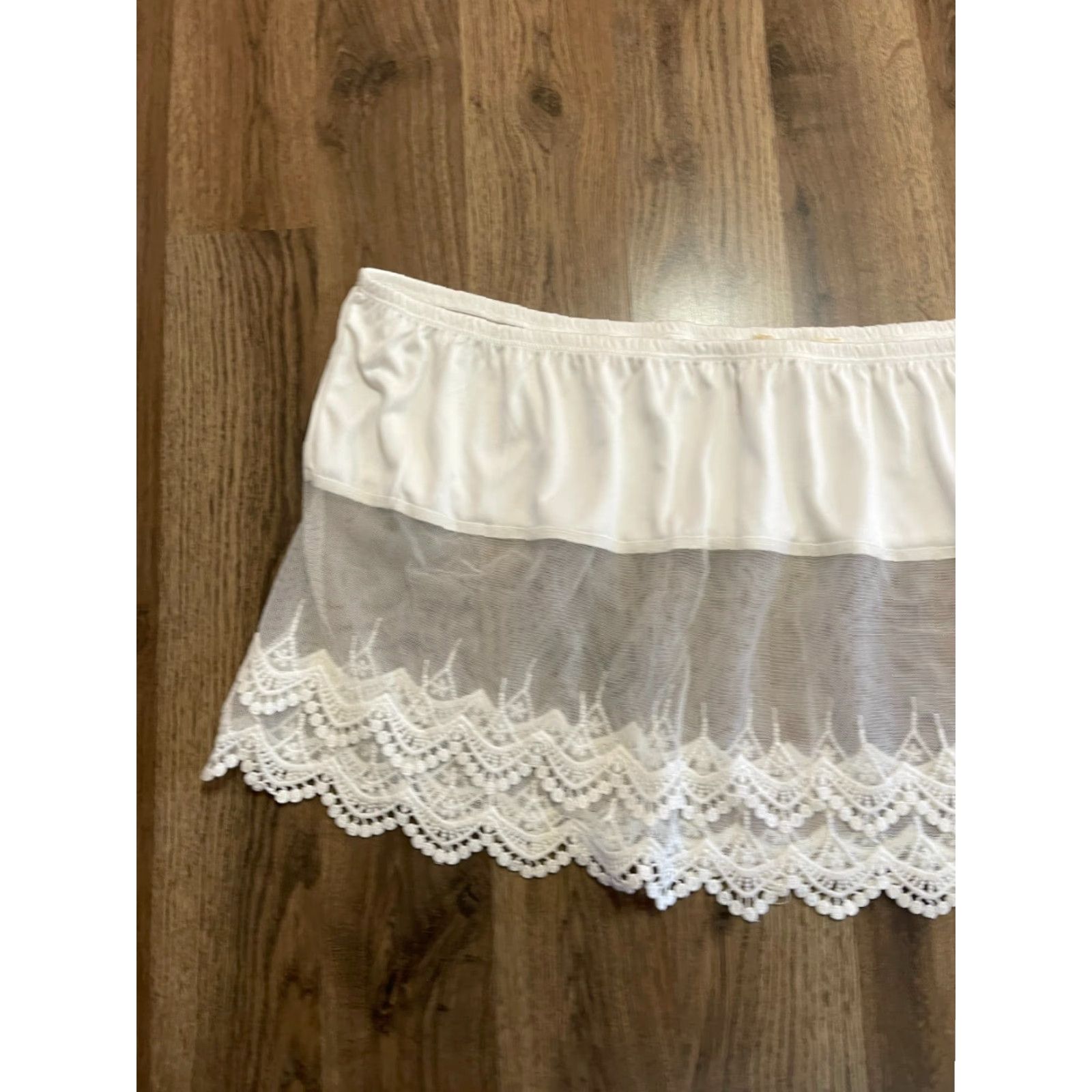Vintage Indigo Thread Co. Extender Women's Plus 3X White Knit & Lace Scalloped Hem T-Shirt, 3X, White, Knit & Lace Scalloped Hem, Plus, VINTAGE? Size XXL / US 16-18 / IT 52-54 - 3 Thumbnail