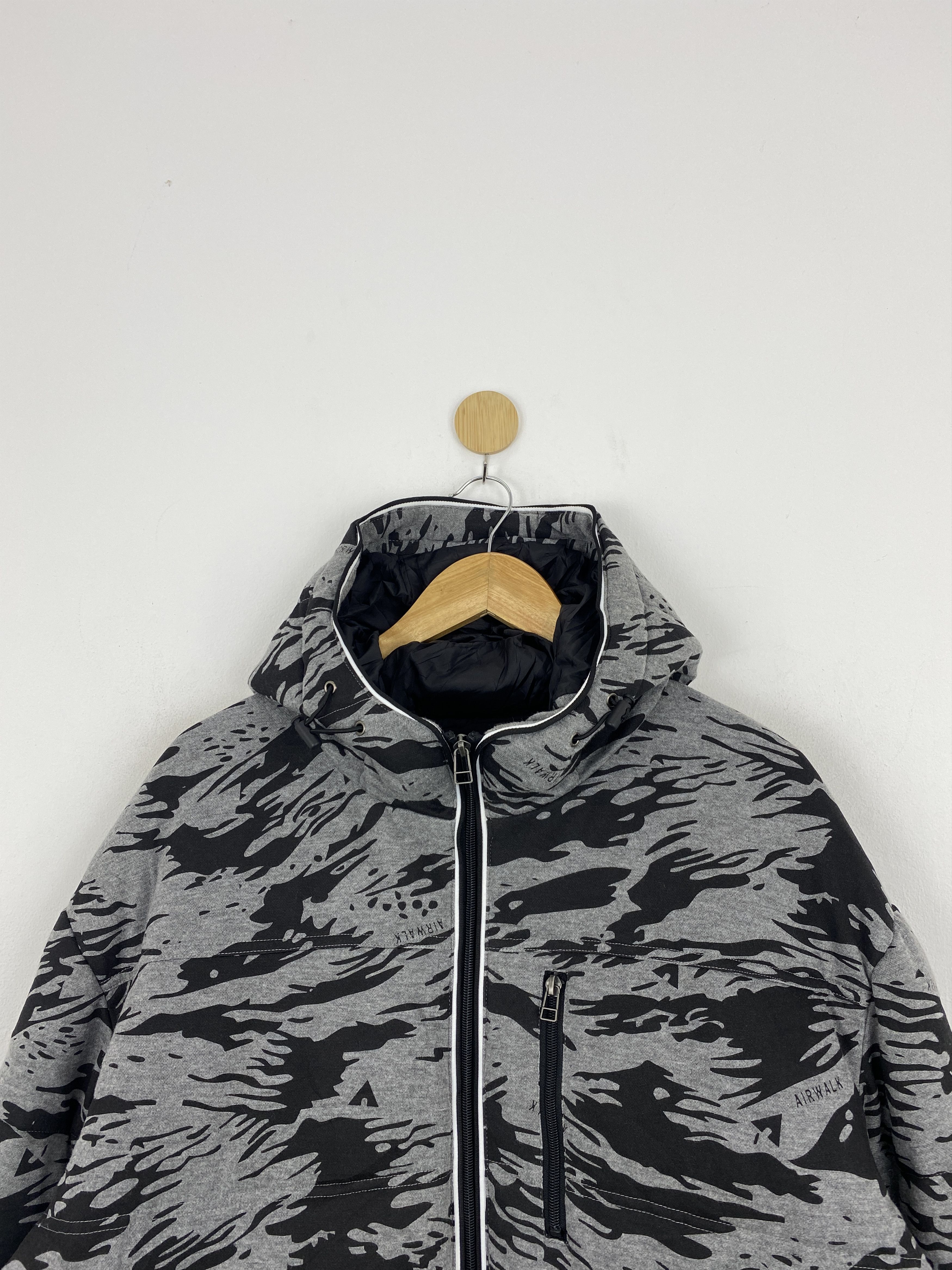 Vintage Vintage Airwalk Camouflage Hoodie Puffer Jacket J1927 Size US XXL / EU 58 / 5 - 2 Thumbnail