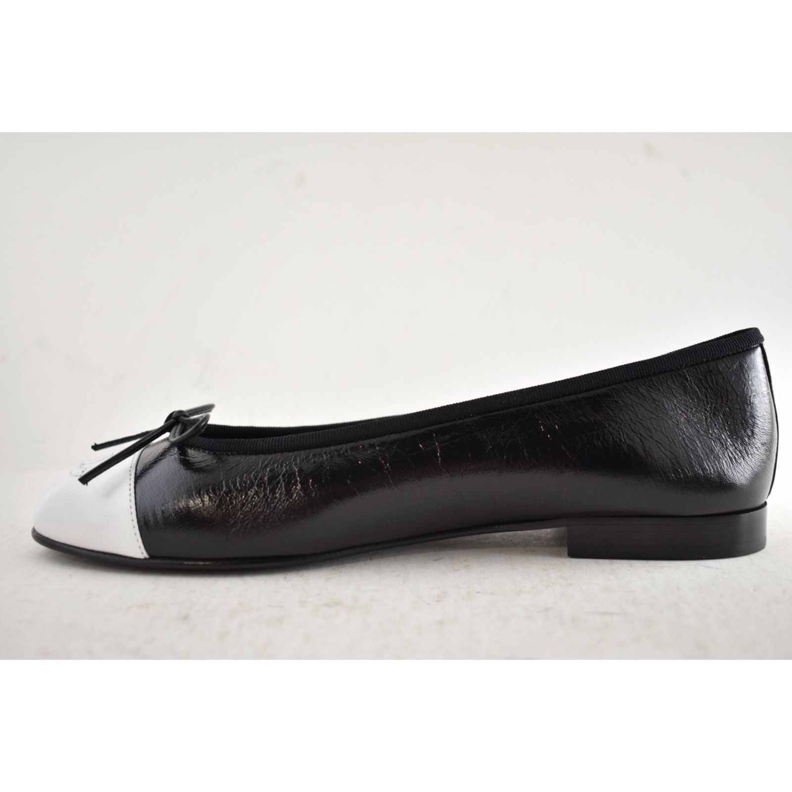 Chanel Chanel 26S Black White Lambskin CC Bow Ballet Flat 39 Size US 9 / IT 39 - 18 Thumbnail