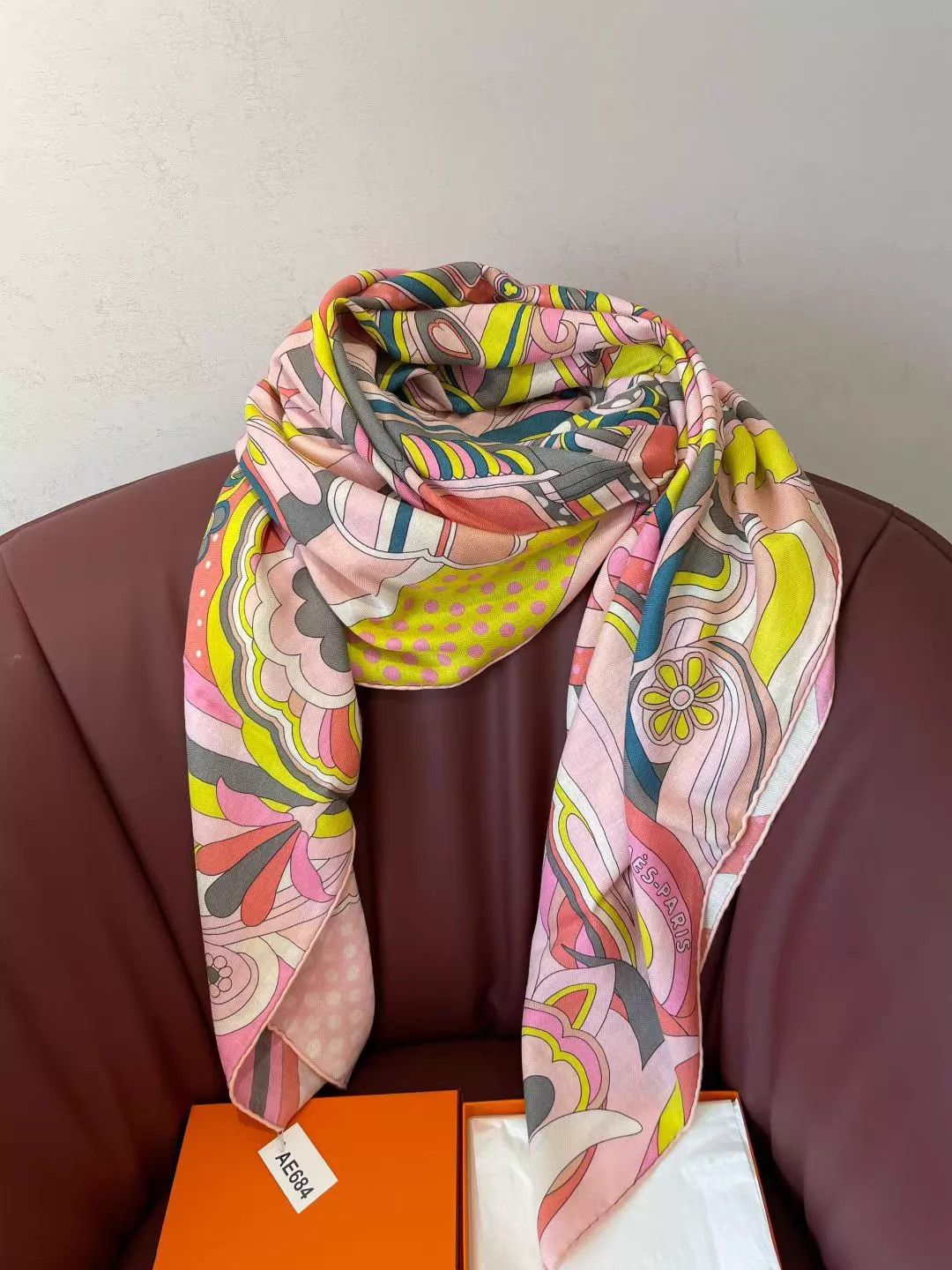 Hermes Hermès Cashmere Scarf Unused Pink Floral 140x140 Size ONE SIZE - 3 Thumbnail