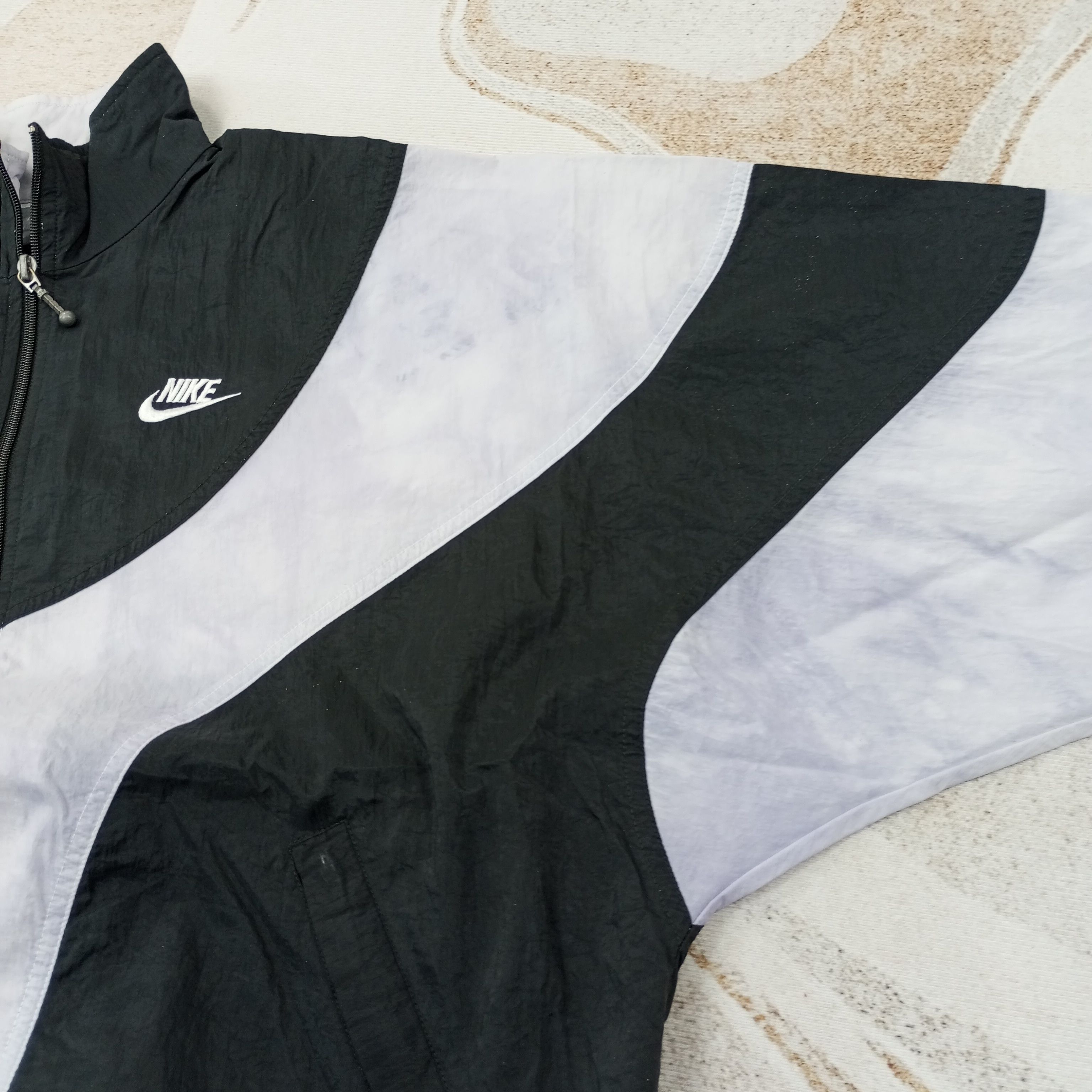 Nike Nike Small Logo Windbreaker Jacket c232n5 Size US XL / EU 56 / 4 - 11 Thumbnail