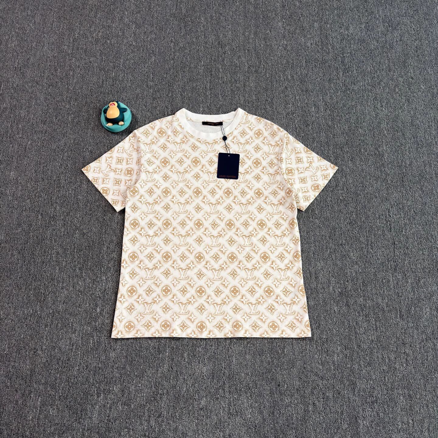 Louis Vuitton LV Beige Allover Print Short Sleeve Tee S Near New Size US S / EU 44-46 / 1 - 1 Thumbnail