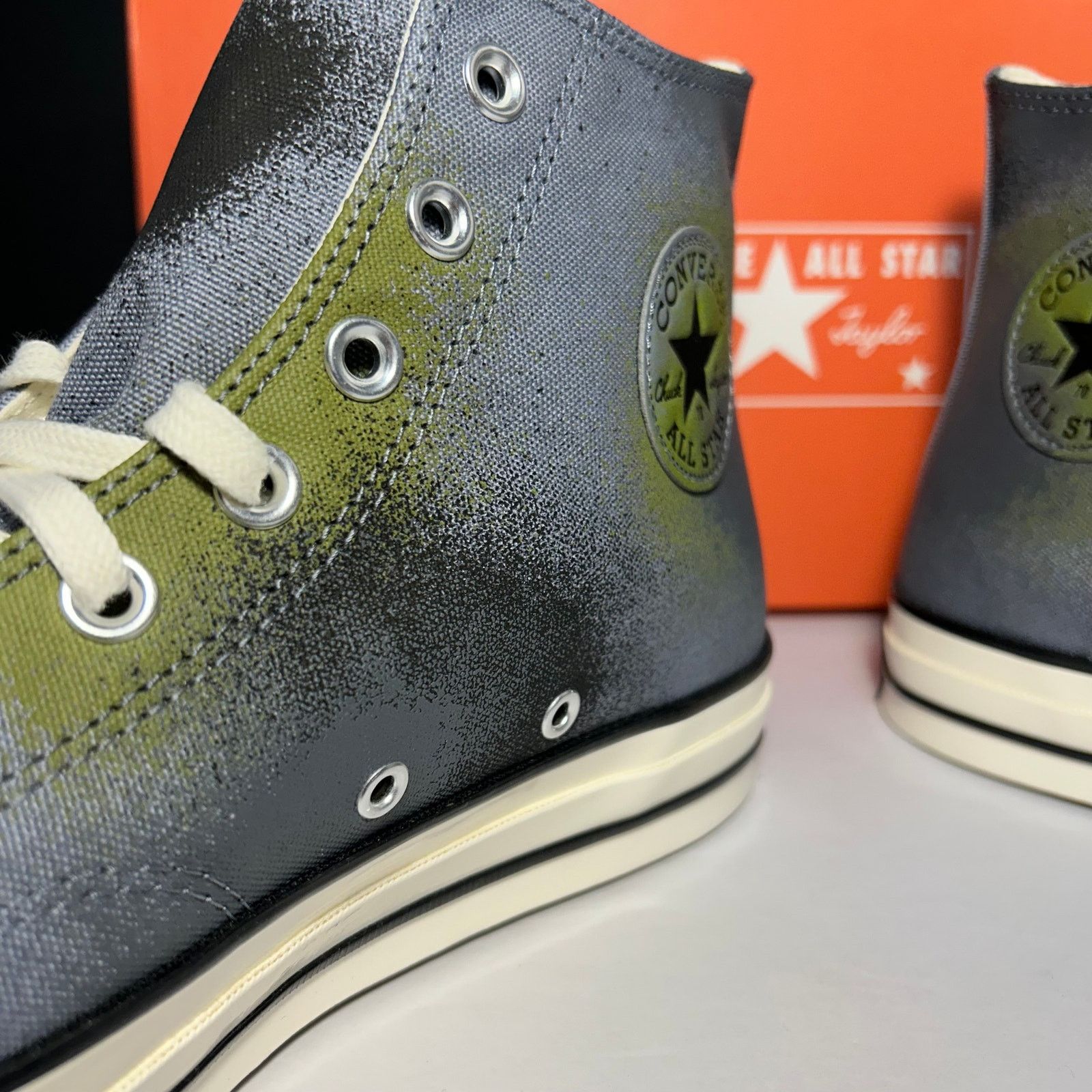 Converse Converse Chuck 70 Hi "Spray Paint" Lunar Grey Men 12 A03433C Size US 12 / EU 45 - 5 Thumbnail