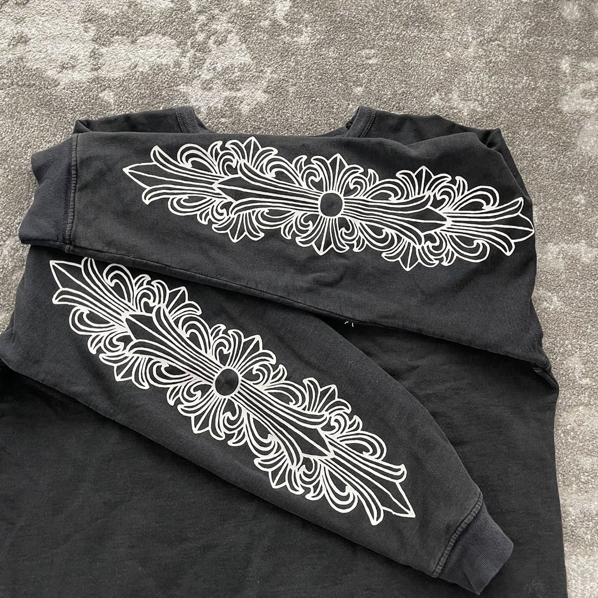 Chrome Hearts Vintage Floral Sleeve Dagger Crewneck Size US S / EU 44-46 / 1 - 3 Thumbnail