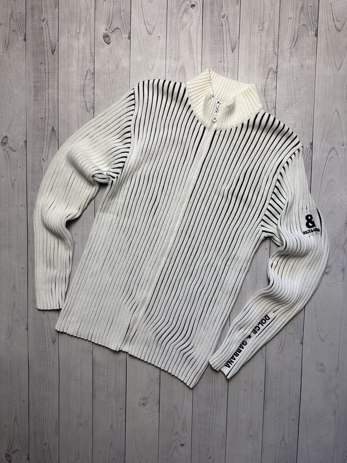 Vintage Vintage Avant-garde sweater size M logo Dolce Gabbana logo Size US M / EU 48-50 / 2 - 1 Thumbnail