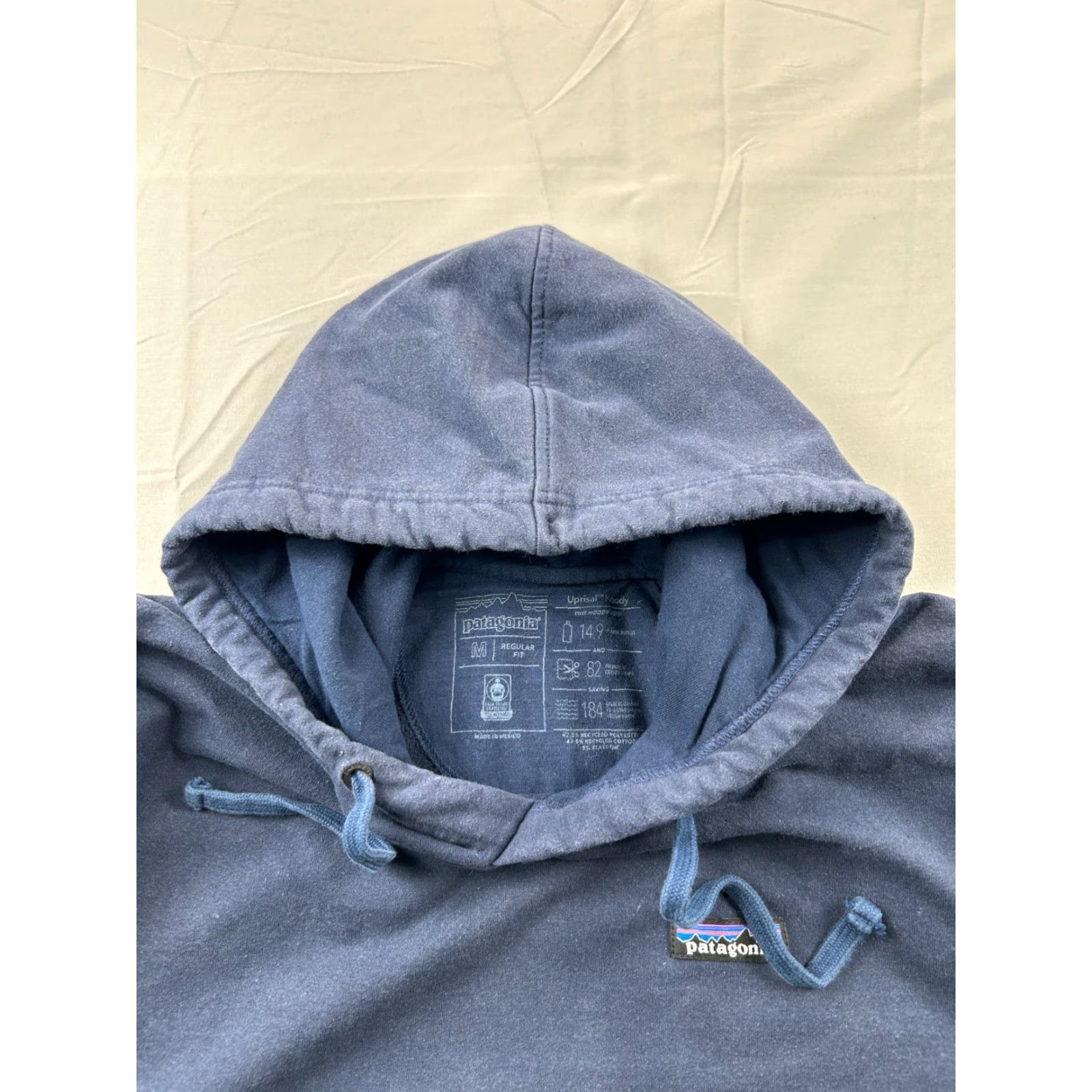 Patagonia Patagonia Hoodie Mens M Blue Pullover Hooded Sweatshirt Navy Pockets Kangaroo Front Patch Regular Fit Outdoor Winter Fall Spring Hiking Walking Size US M / EU 48-50 / 2 - 5 Thumbnail