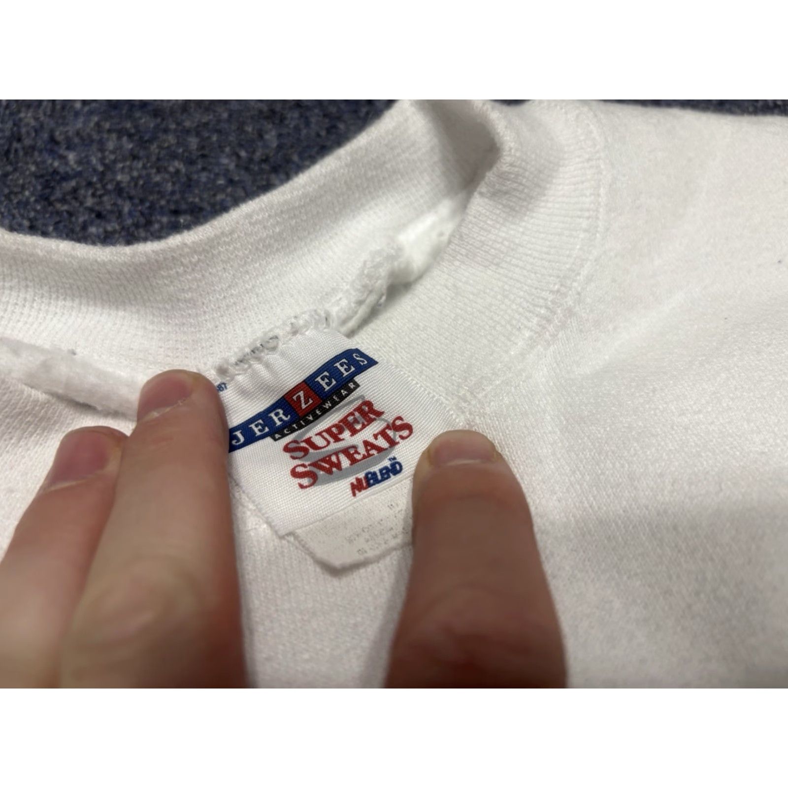 Hanes VINTAGE Hanes White Crewneck Sweatshirt Easter Bunny M Unisex Adults Crew Neck Pullover USA Theme Boys? Wait. Size M / US 6-8 / IT 42-44 - 3 Thumbnail