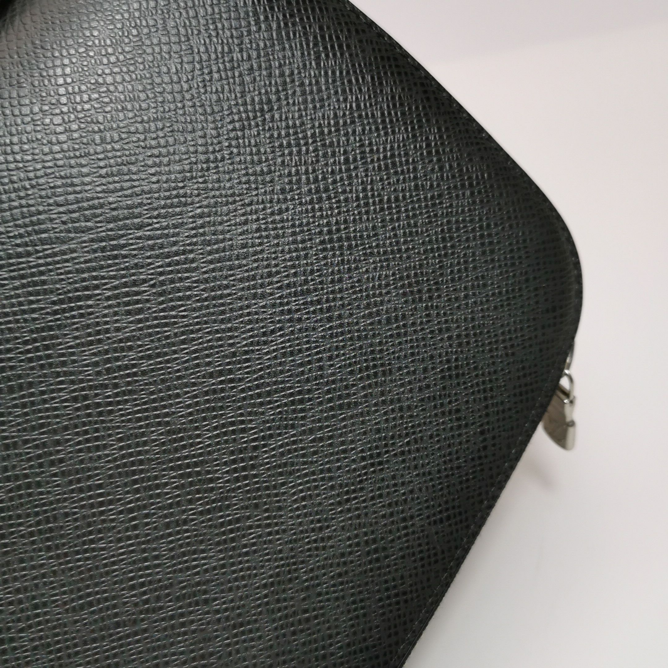 Louis Vuitton Louis Vuitton (LV) Taiga Atoll leather solid color zipper c Size ONE SIZE - 7 Thumbnail