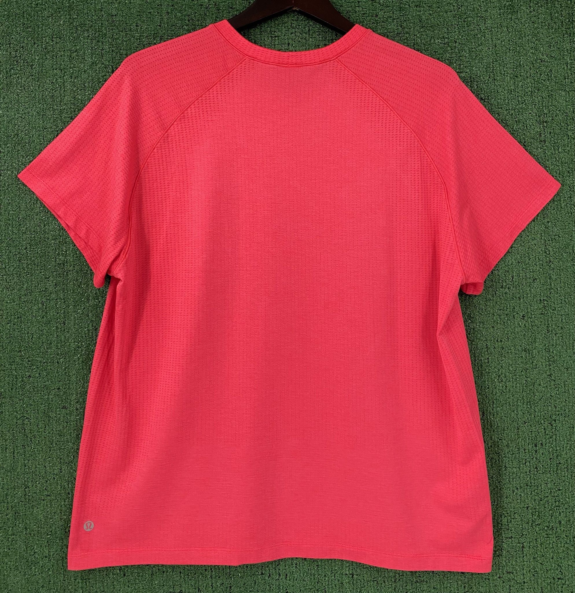 Lululemon Lululemon Metal Vent Tech Hot Pink Short Sleeve Shirt XL Size US XL / EU 56 / 4 - 3 Thumbnail