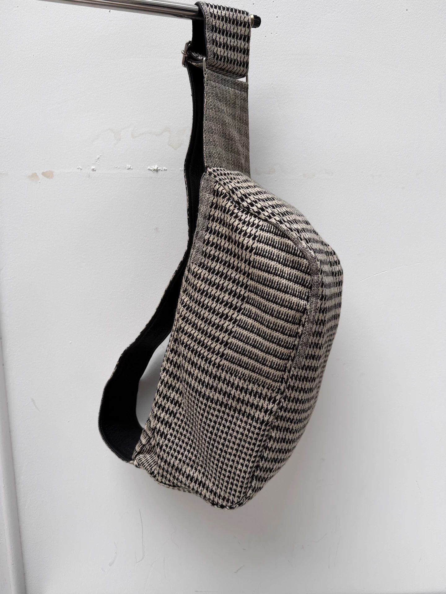 Yohji Yamamoto Yohji Yamamoto Y's Houndstooth Plaid Dumpling Bag Size ONE SIZE - 3 Thumbnail