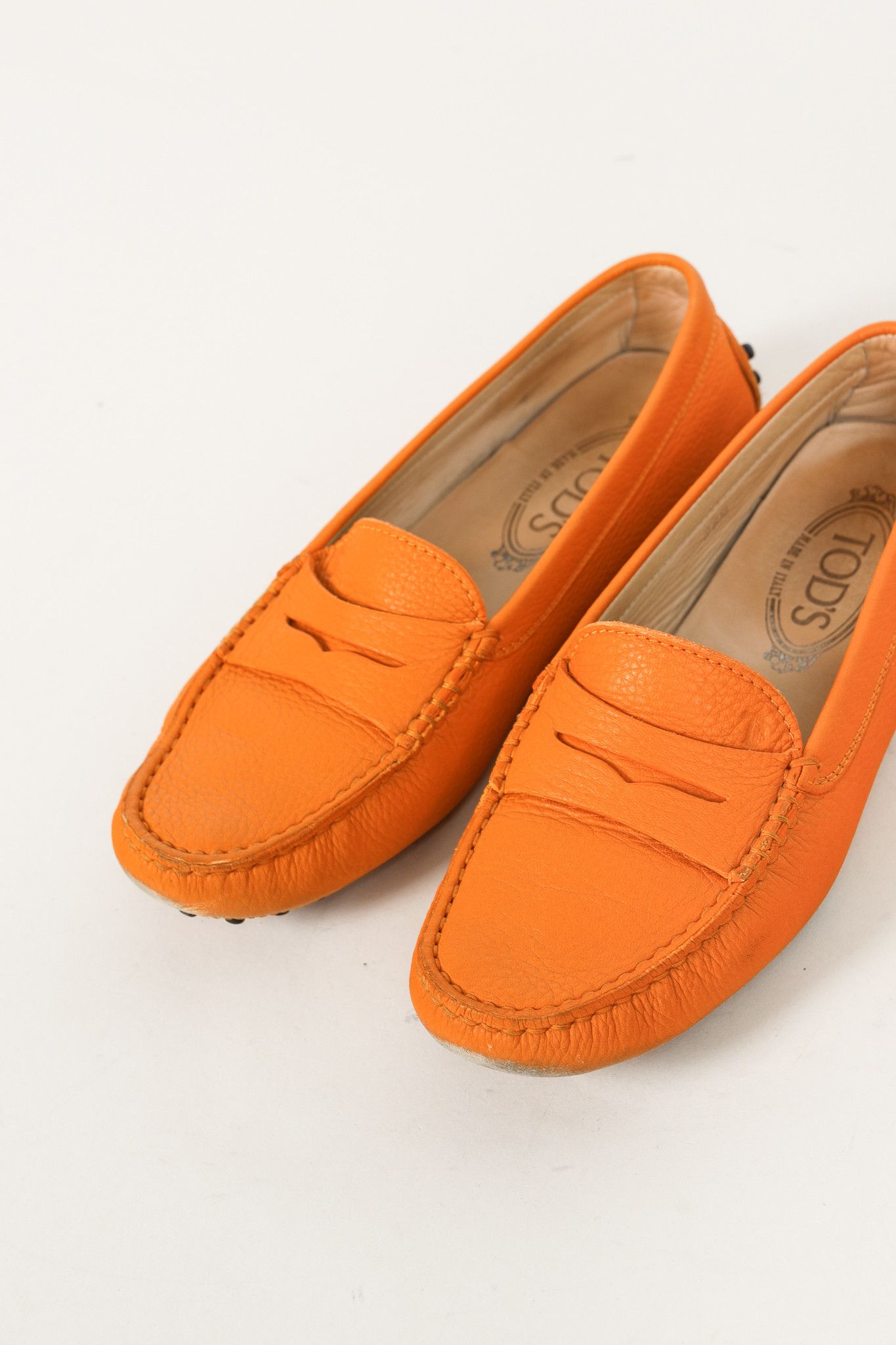 Tod's Tod’s Gommino Orange Pebbled Leather Driving Shoes Size US 6 / IT 36 - 6 Thumbnail
