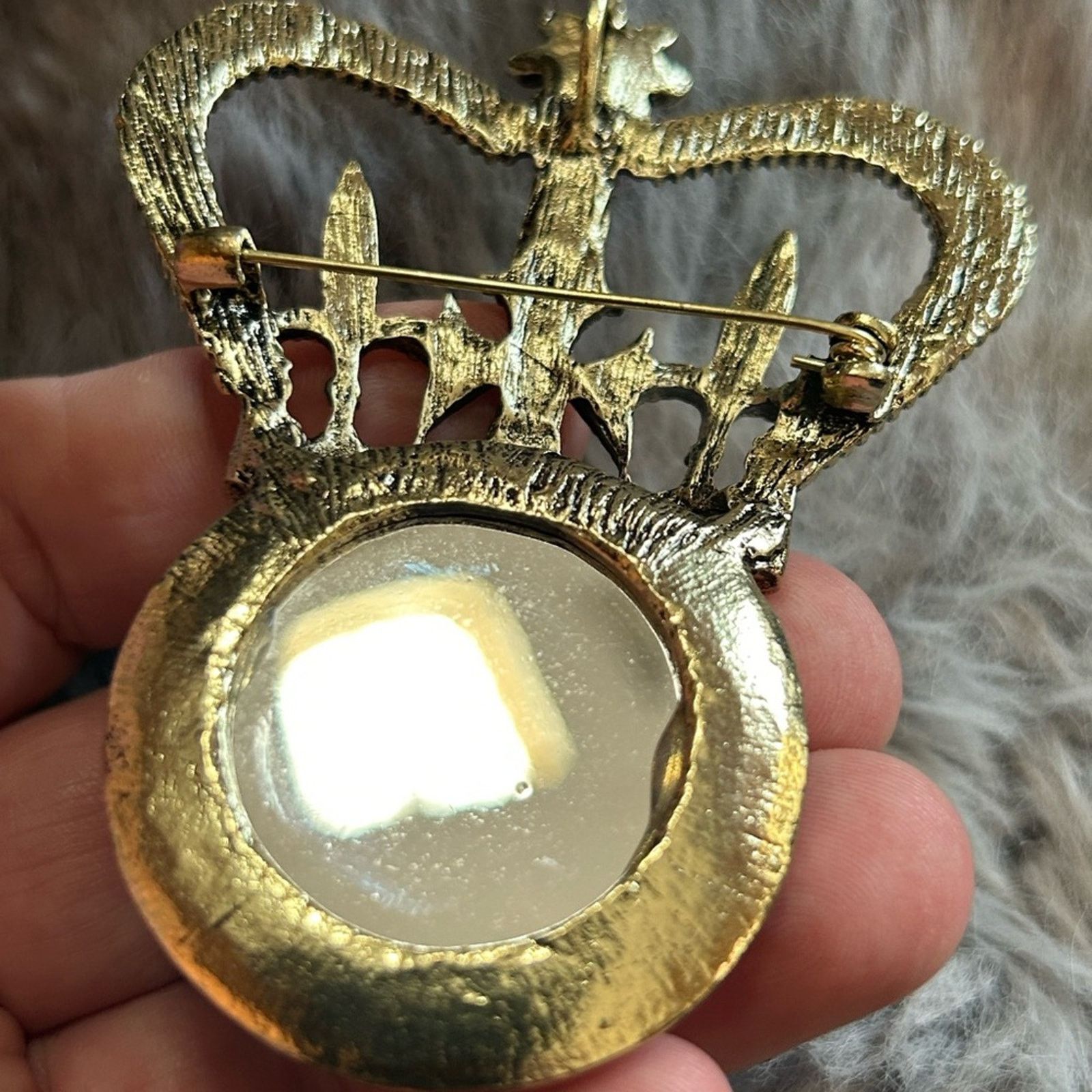 Jewelry Iridescent 3D man in the moon face king brooch pendant Size ONE SIZE - 6 Thumbnail