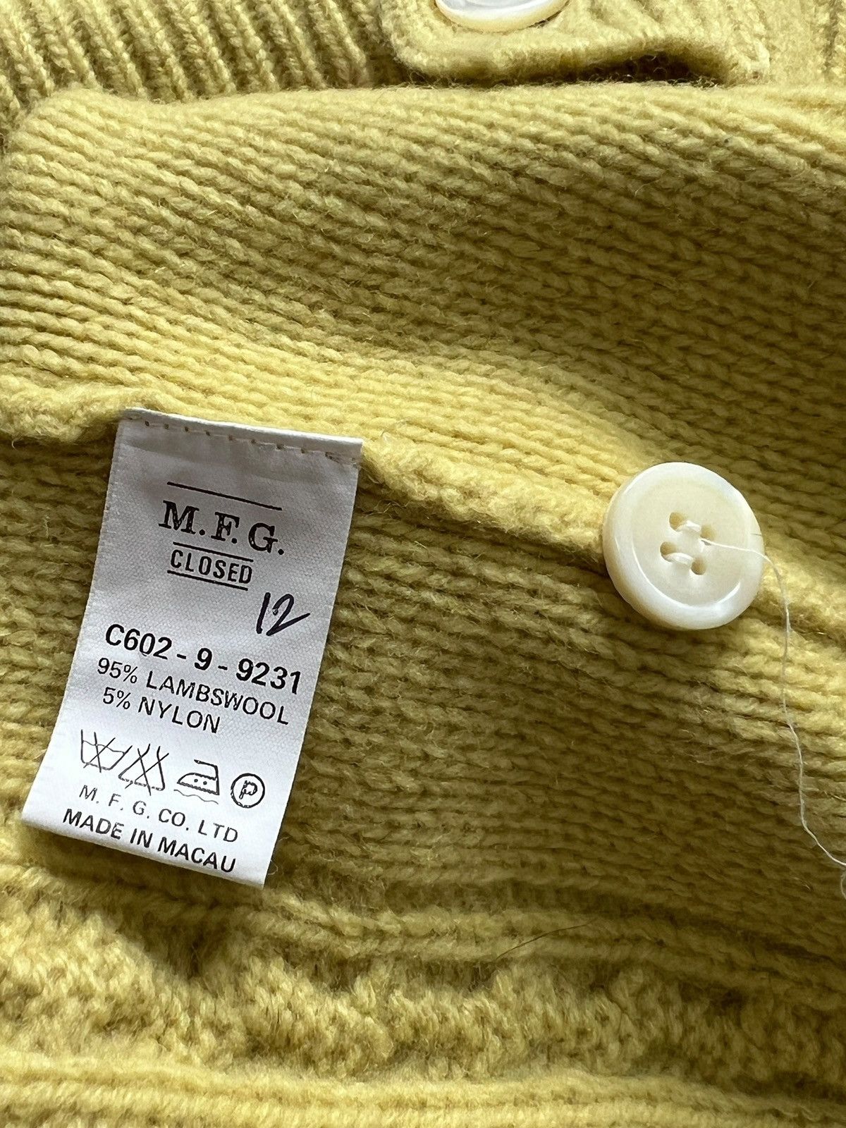 CLOSED × Marithe + Francois Girbaud 1990s Closed MFG Lambswool Cable Knit Cardigan Size US L / EU 52-54 / 3 - 11 Thumbnail