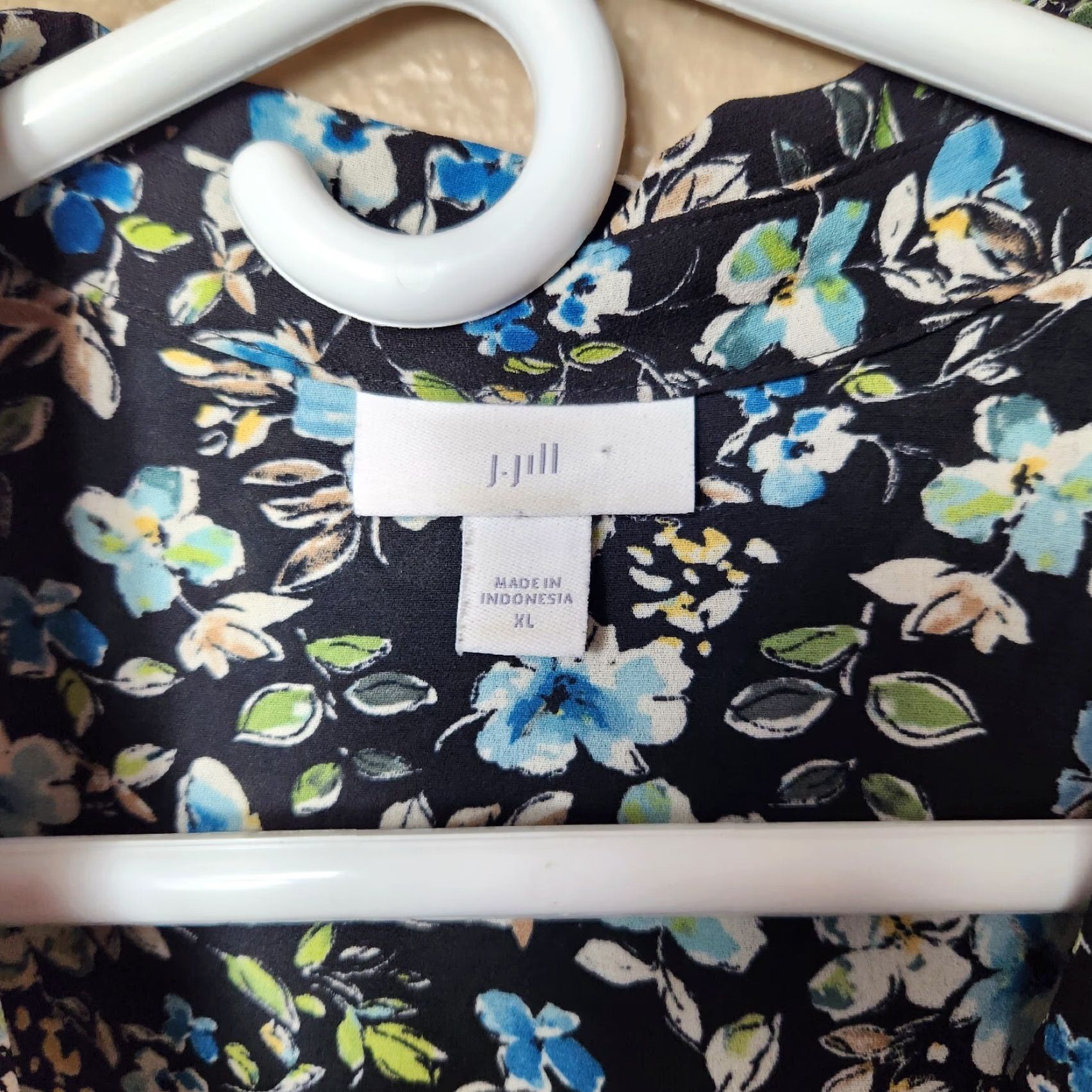 J. Jill J. Jill Black Floral Collared Buttonfront Flowy Layered Tunic-Size XL Size XL / US 12-14 / IT 48-50 - 2 Thumbnail