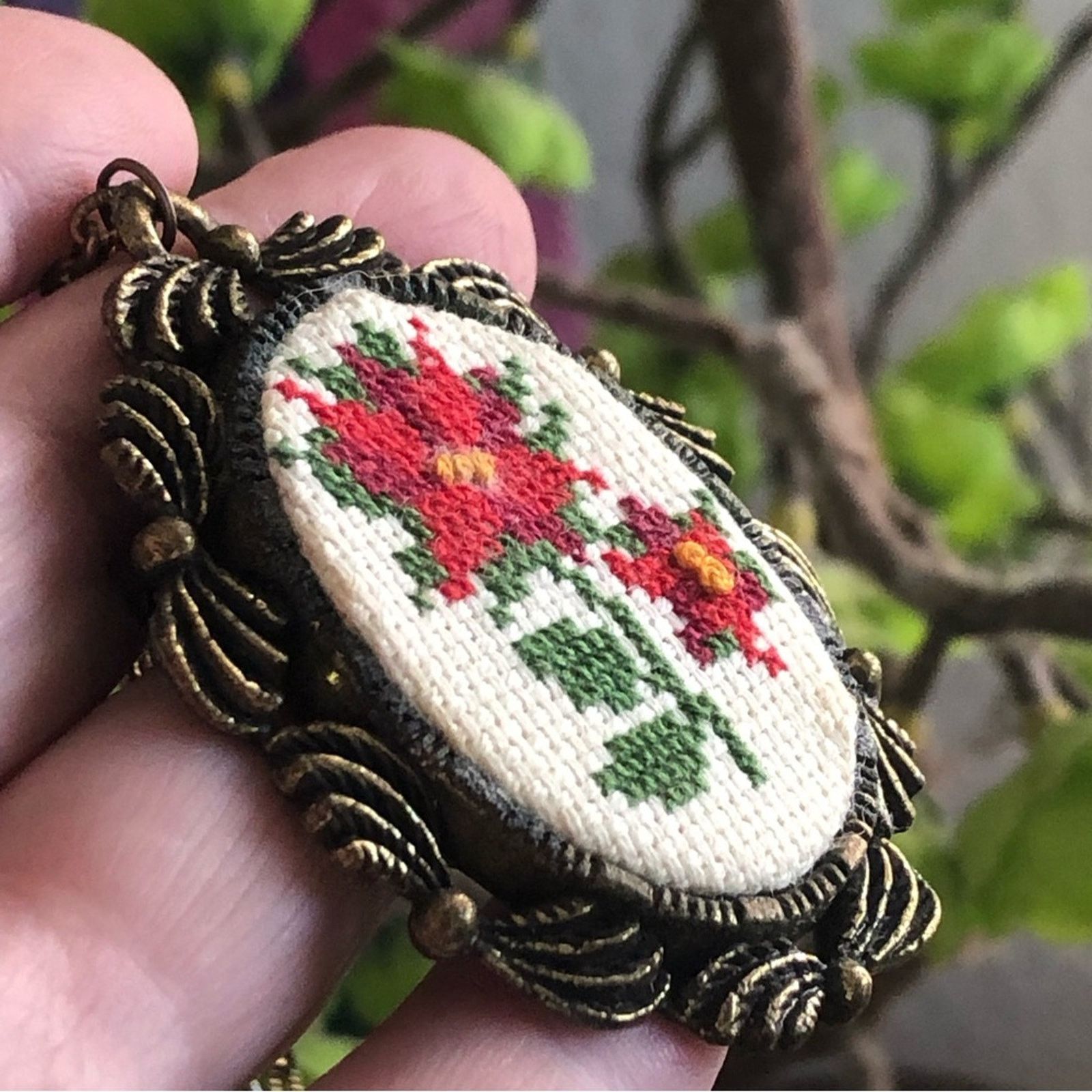 Vintage Vintage The Creative Circle cross stitch pendant on chain Size ONE SIZE - 11 Thumbnail