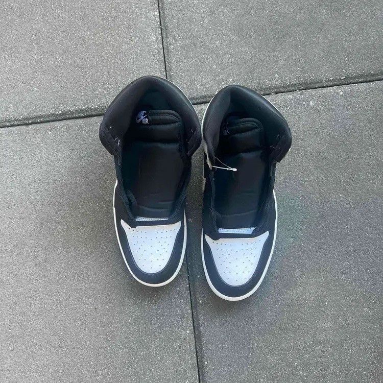 Jordan Brand Jordan 1 Retro High Black White New Defect size 9 DZ5485 010 Size US 9 / EU 42 - 4 Thumbnail