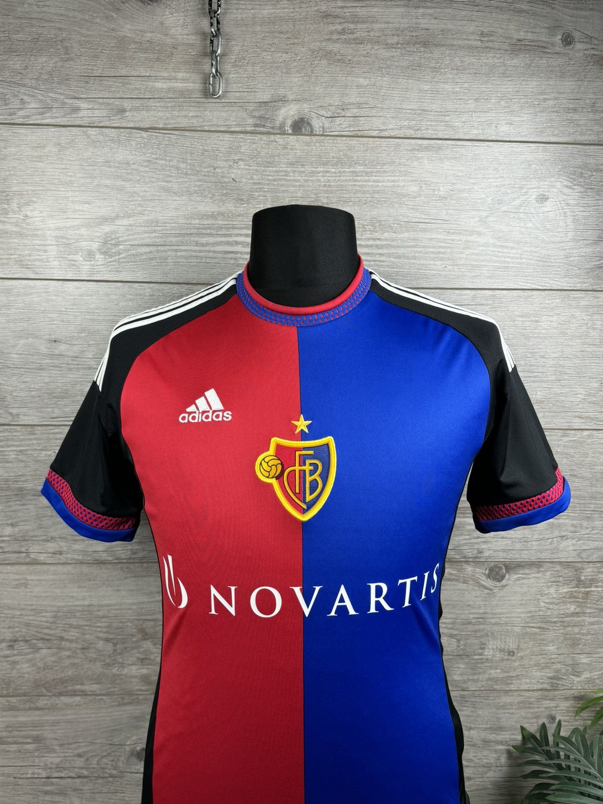Adidas adidas Men's Club FC Basel 1893 Team #17 HEINIGER size S Size US S / EU 44-46 / 1 - 3 Thumbnail