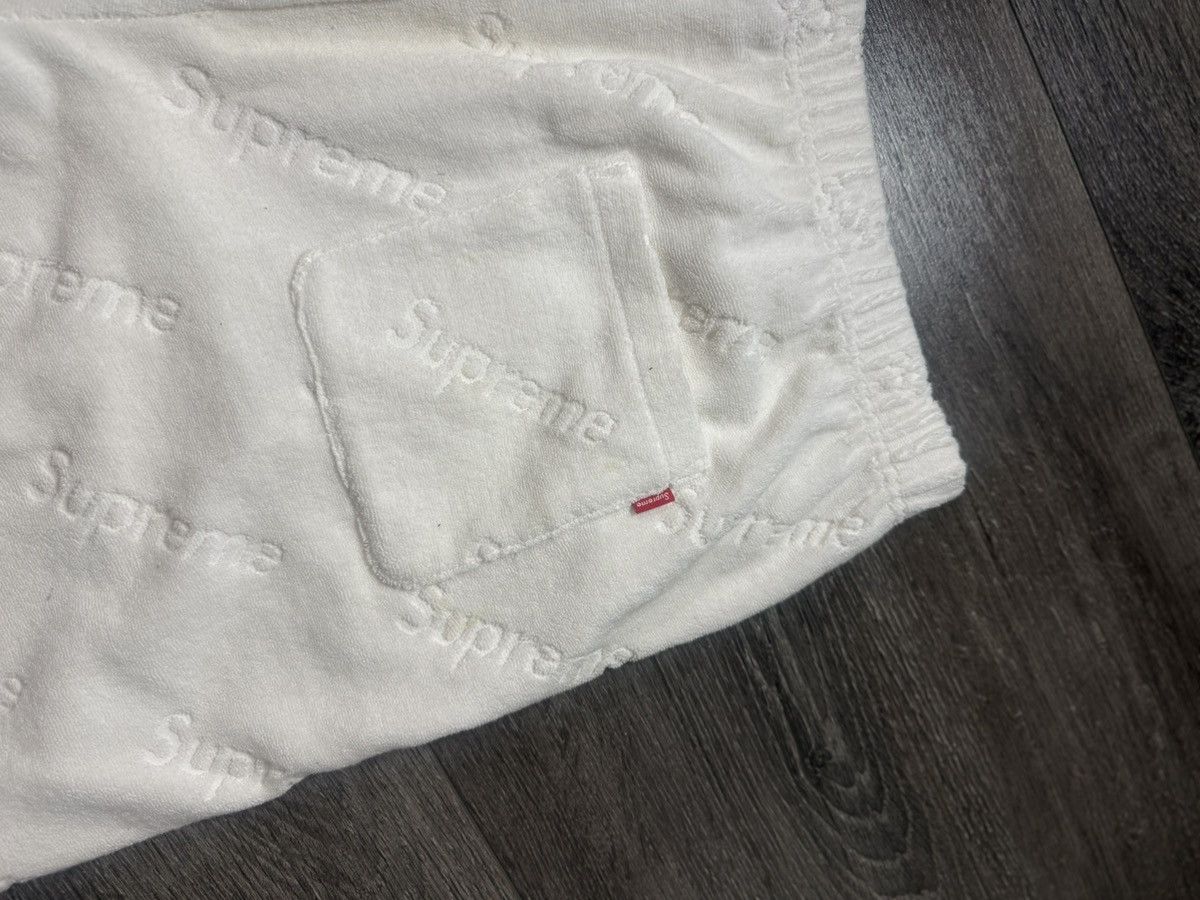 Supreme Supreme Terry Jacquard Logo Short White (SS19) Size US 33 - 4 Thumbnail
