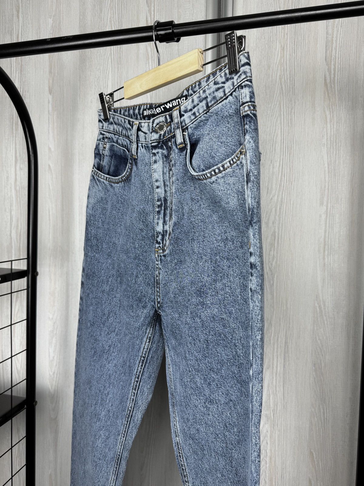 Alexander Wang Alexander Wang light blue Mom High Rise denim jeans size 28 Size 28" / US 6 / IT 42 - 5 Thumbnail