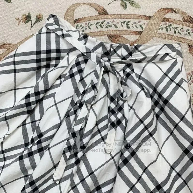 Burberry Burberry White Cotton Ladies Skirt. Size 23" - 2 Thumbnail