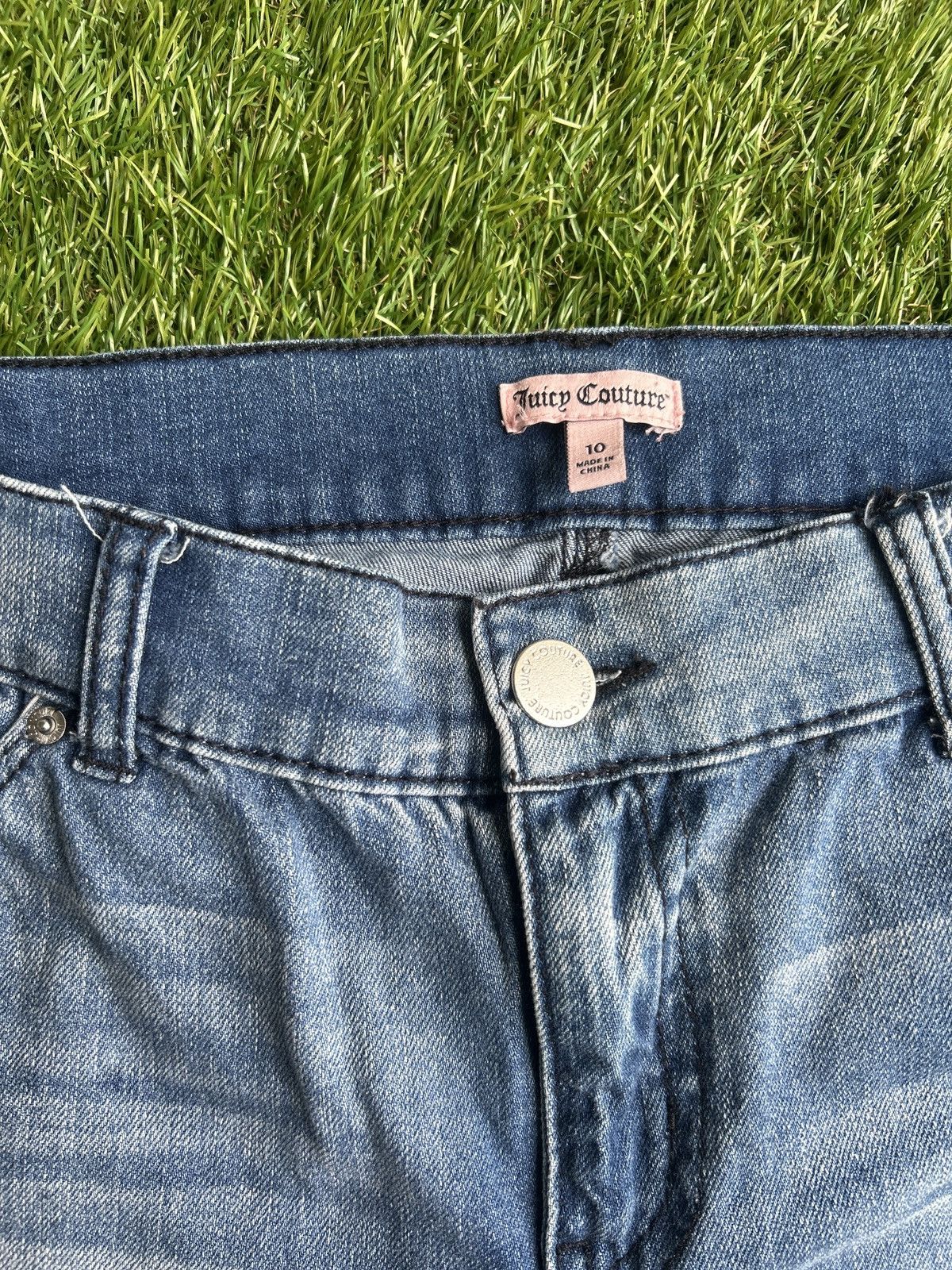 Juicy Couture JUICY COUTURE DISTRESSED LIGHT WASH SKINNY JEANS Size 32" / US 10 / IT 46 - 2 Thumbnail