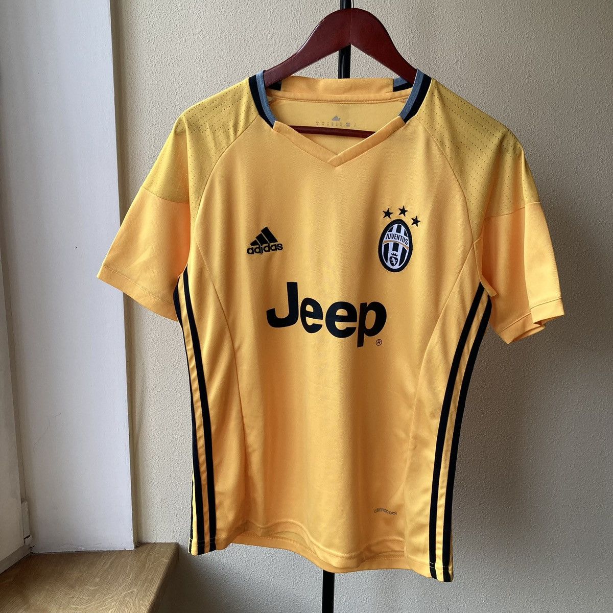 Vintage Adidas Juventus Jersey Streetwear Blokcore Style Y2k Italy Size US M / EU 48-50 / 2 - 1 Thumbnail