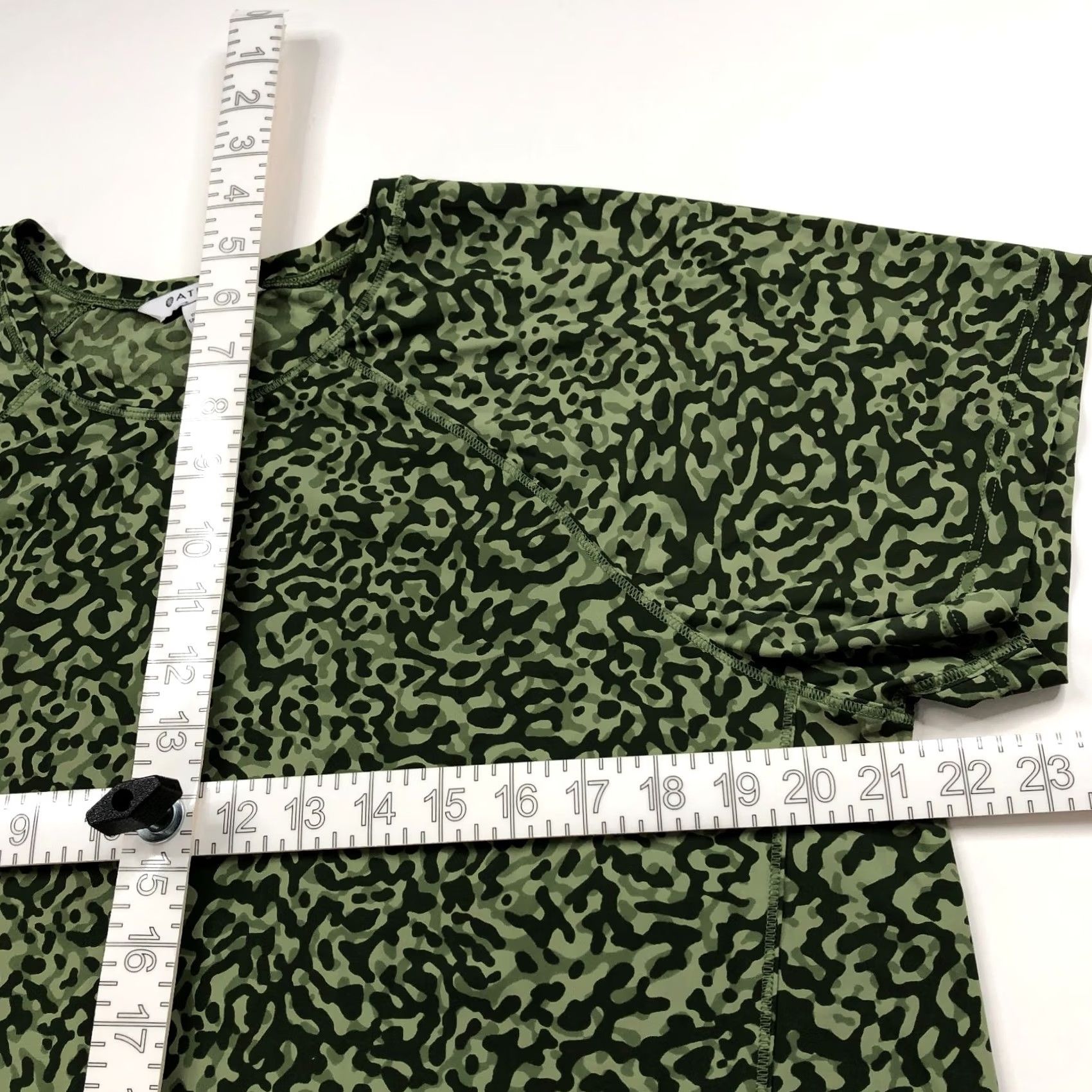 Athleta Athleta Ultimate Train Printed Tee Large Athleisure Gym Pullover Top Camo Green Size L / US 10 / IT 46 - 4 Thumbnail