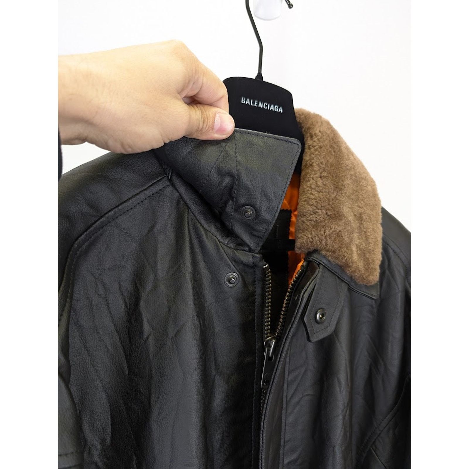 Balenciaga o1rshd1 Leather Grainy Worn Out Bomber in Black Size US M / EU 48-50 / 2 - 8 Thumbnail