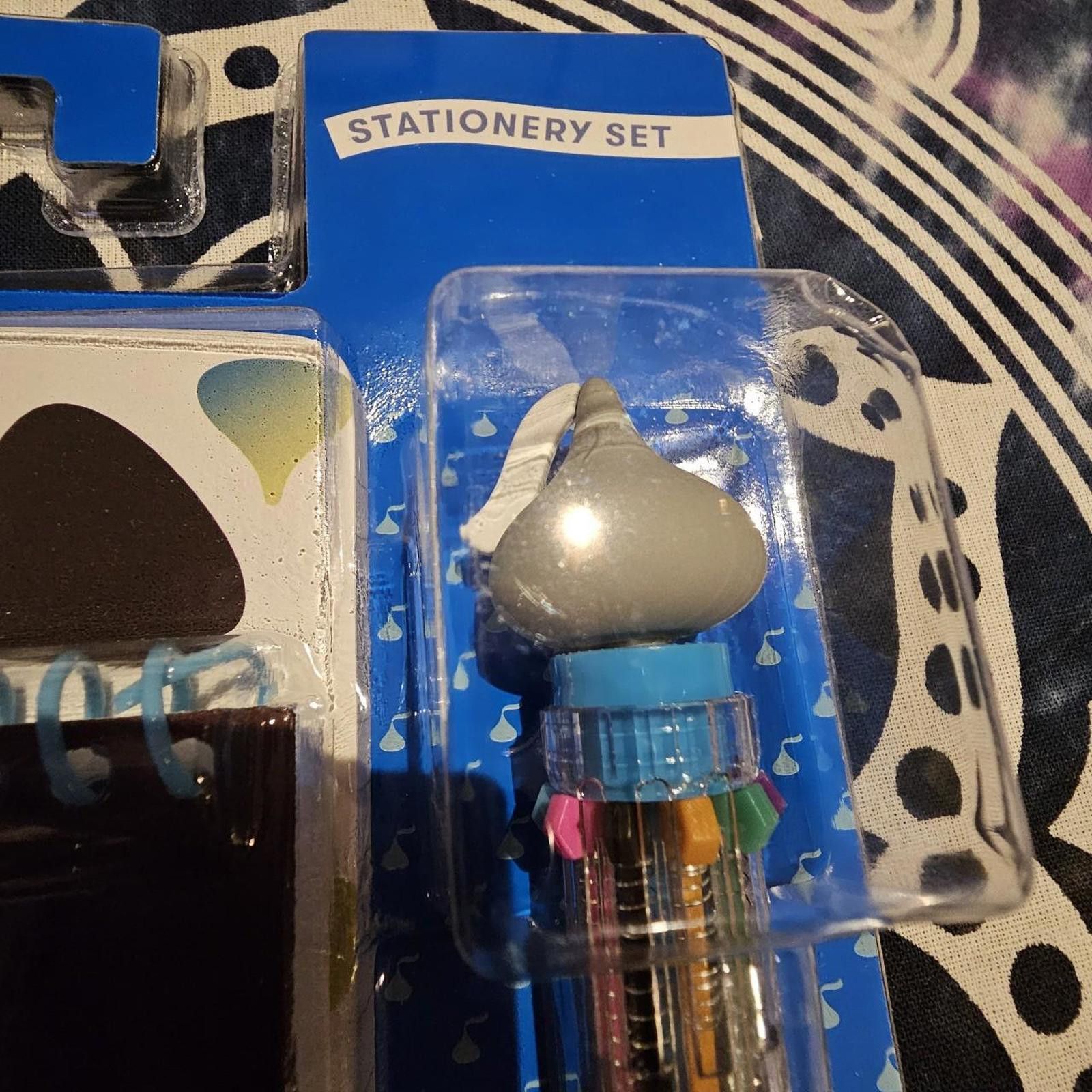 Designer Hershey Kisses Stationary Set Size ONE SIZE - 4 Thumbnail