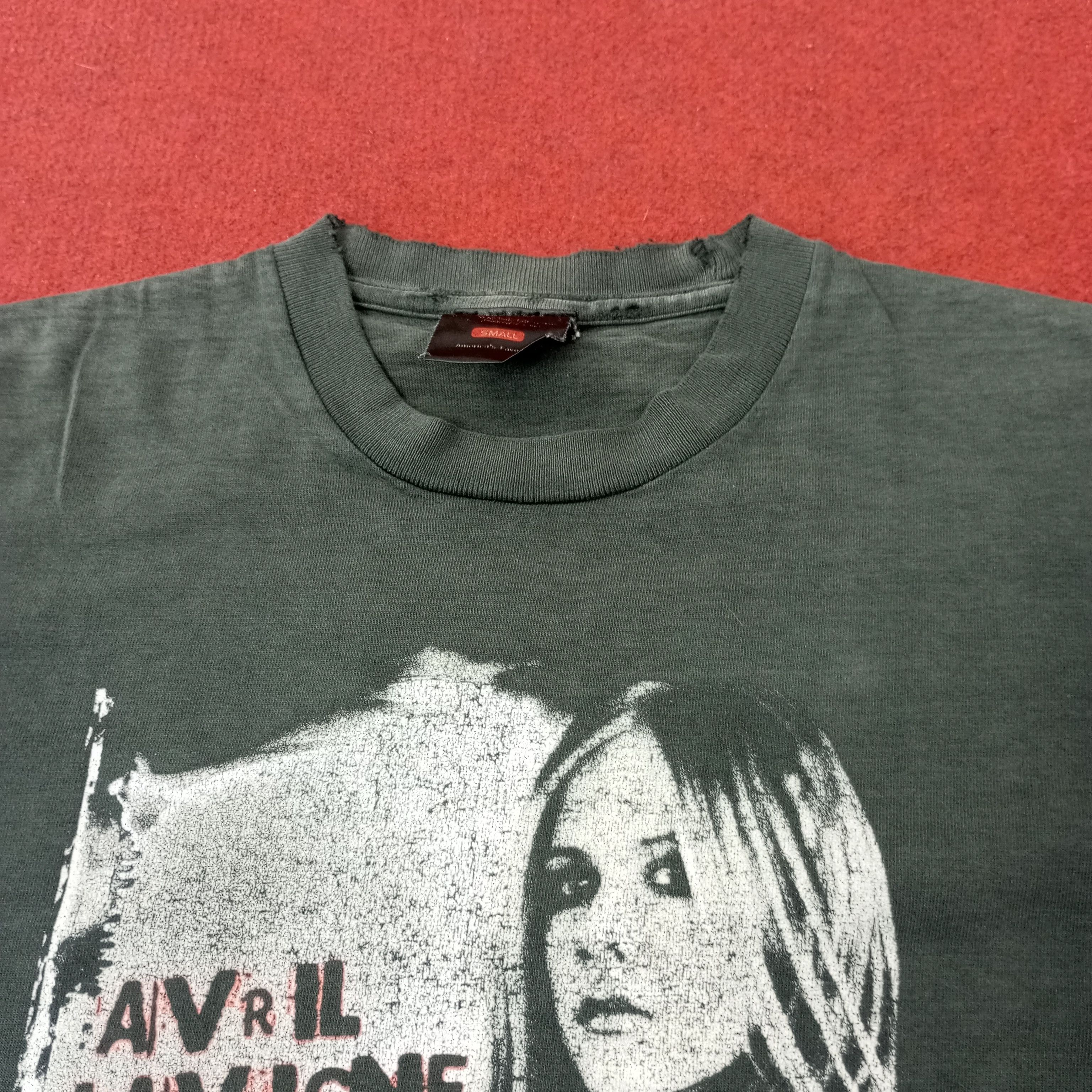 Band Tees Avril Lavigne Singer Music Japan 2005 Tour Tshirt c249n69 Size US S / EU 44-46 / 1 - 3 Thumbnail