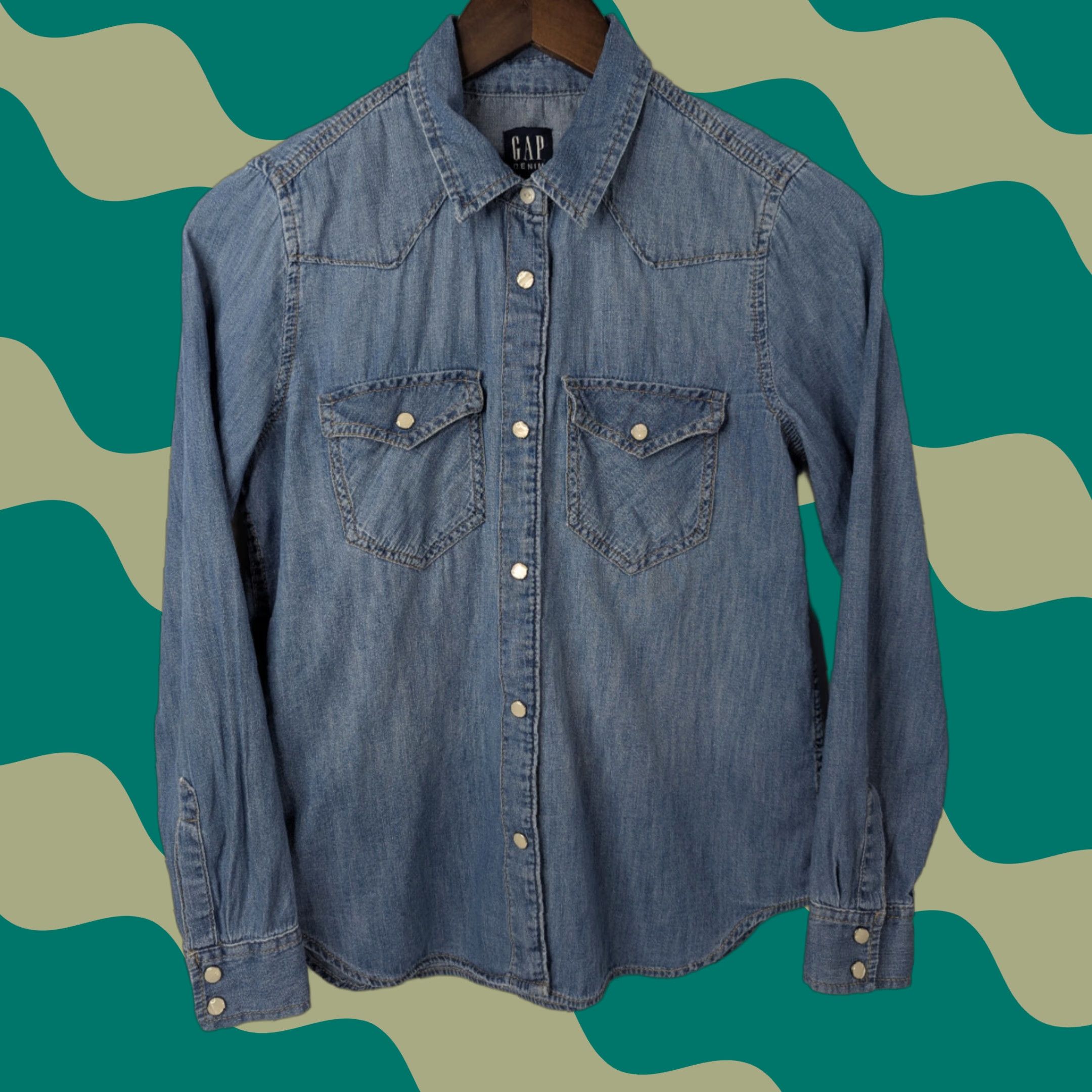 Gap VINTAGE Gap Denim Western Shirt Womens S Blue Cowgirl Snap Button-Up Collared Long Sleeve Pockets Western Size S / US 4 / IT 40 - 1 Thumbnail