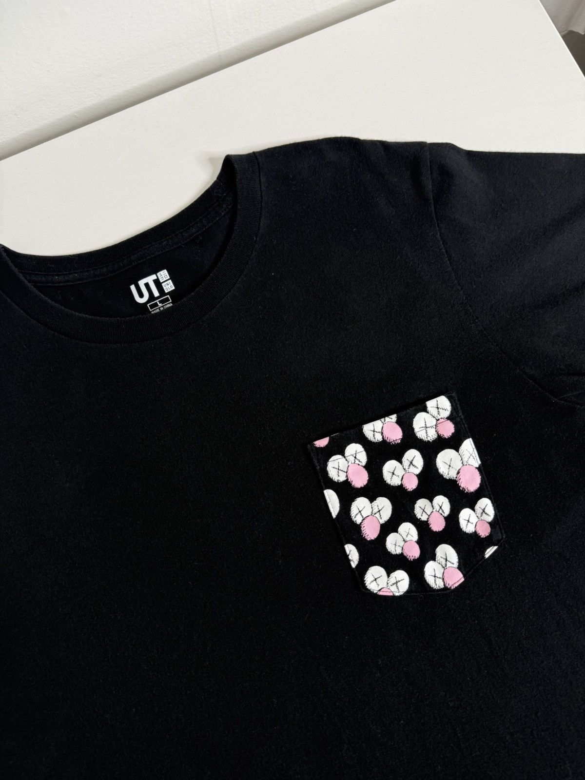 Kaws KAWS Pocket Graphic Tee "Black" (L) *PREOWNED* Size US L / EU 52-54 / 3 - 2 Thumbnail