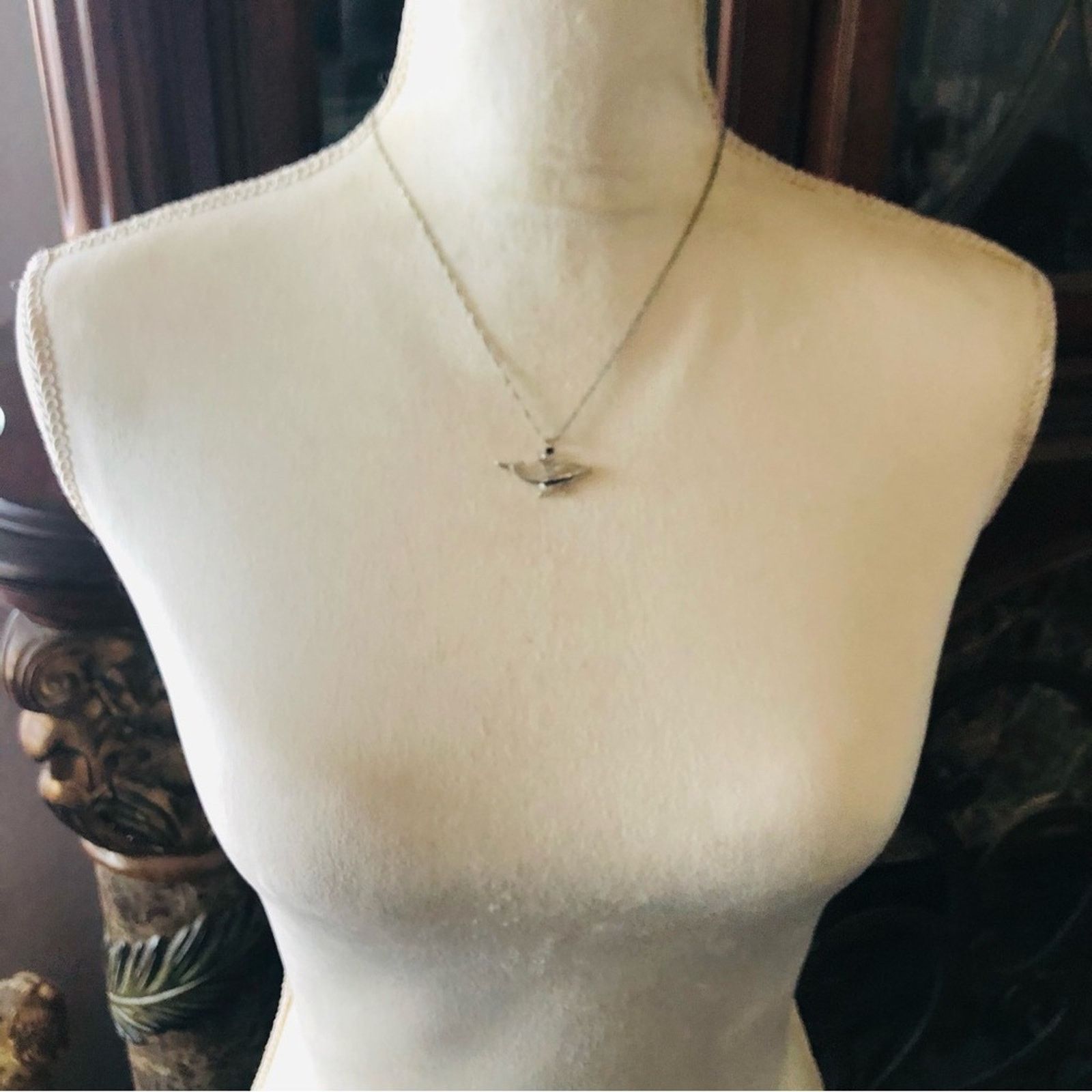 Vintage Vintage swimming dolphin pendant on chain necklace Size ONE SIZE - 5 Thumbnail